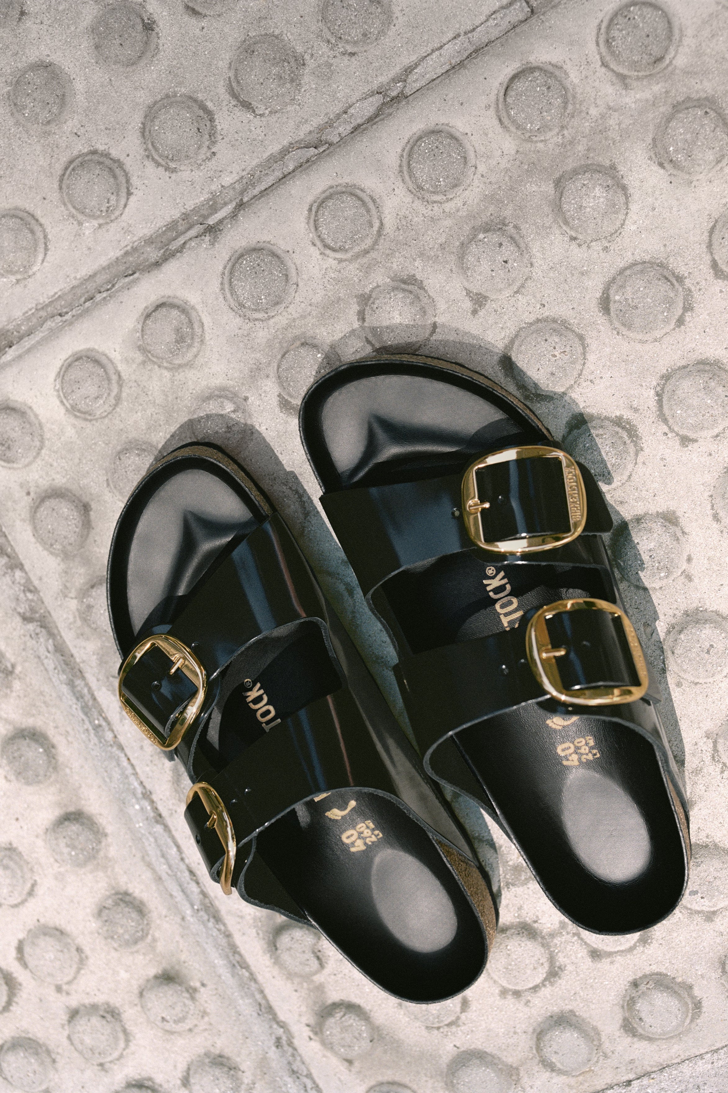 Arizona Big Buckle sandal - High Shine Black