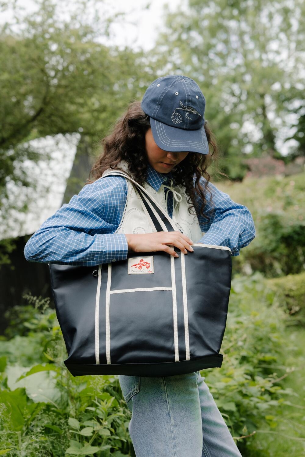 Solid Coated Aubrey shopper - Navy Blue