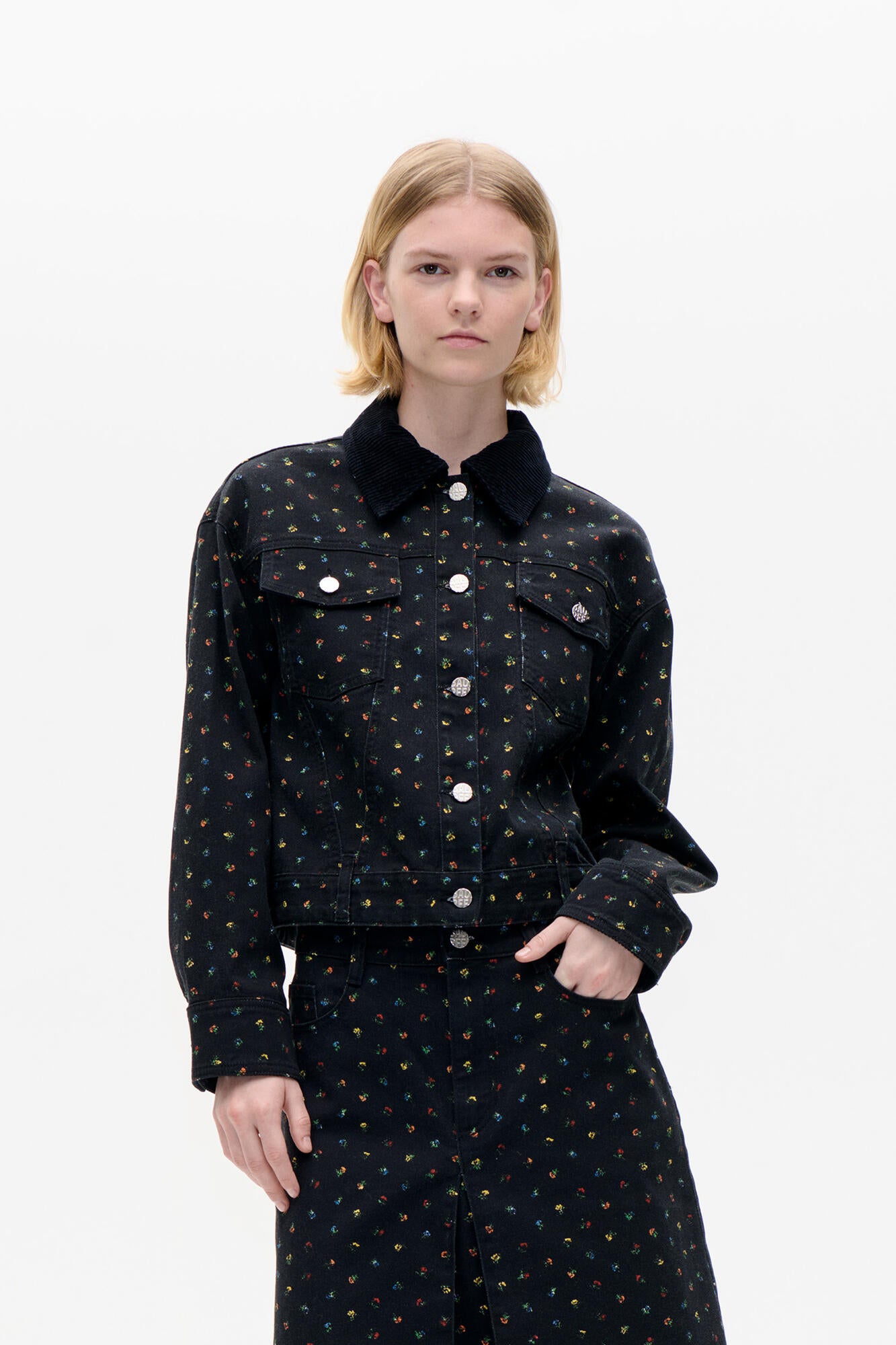 Bille denimjakke - Black Petite Flower