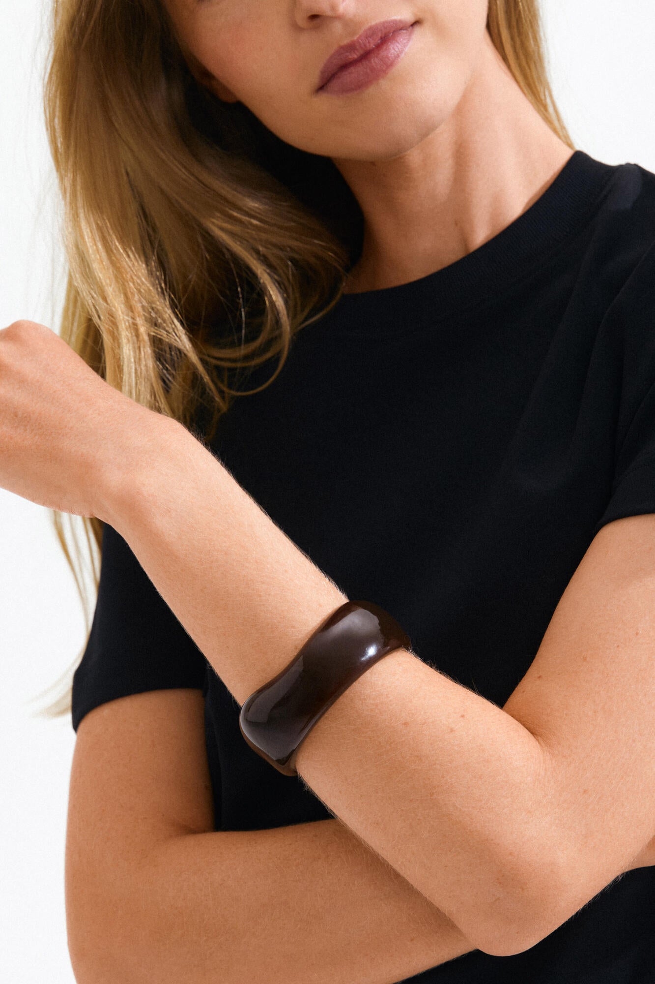 Aase Maxi armring – Mørkebrun