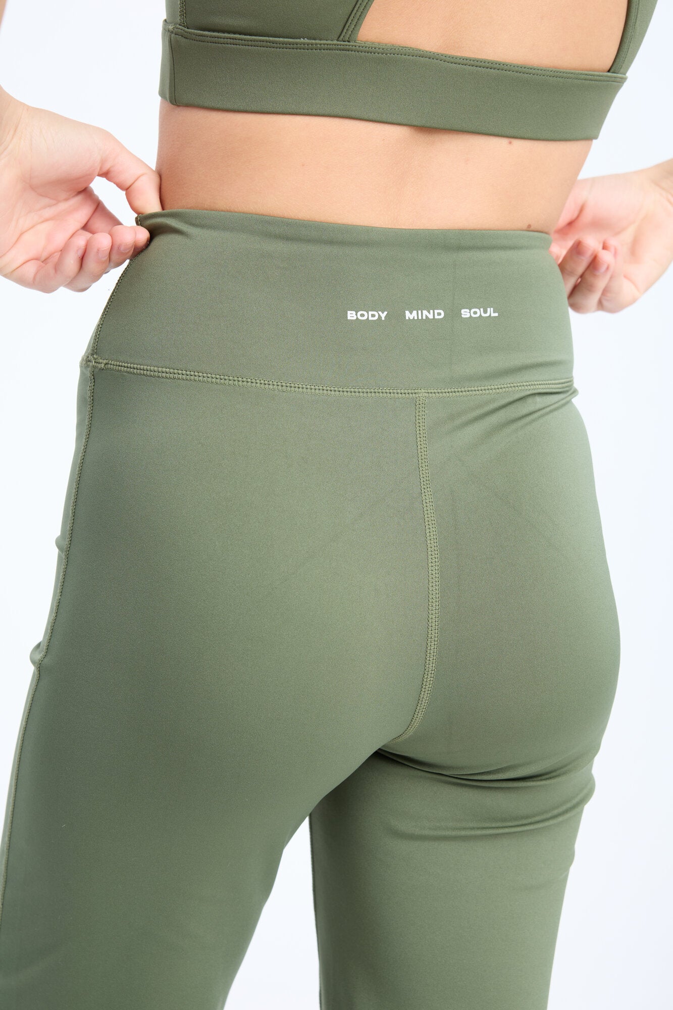 Body W Bootcut tights – Dark Olive