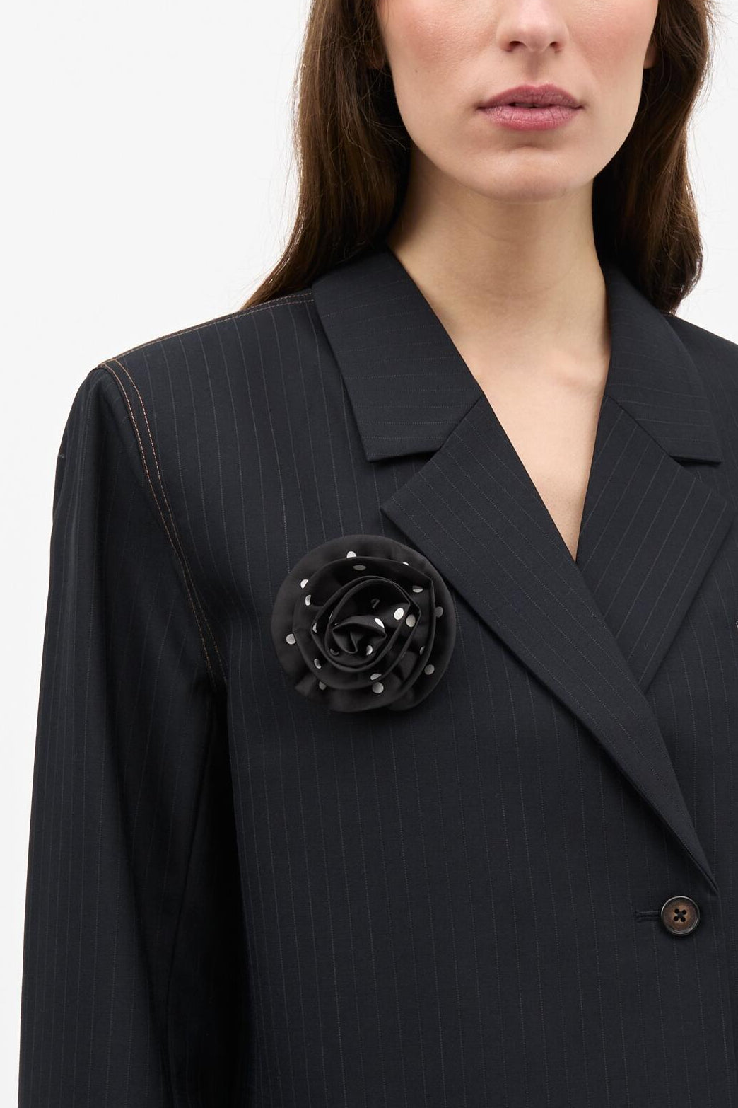 Rose broche – Dot Black/White