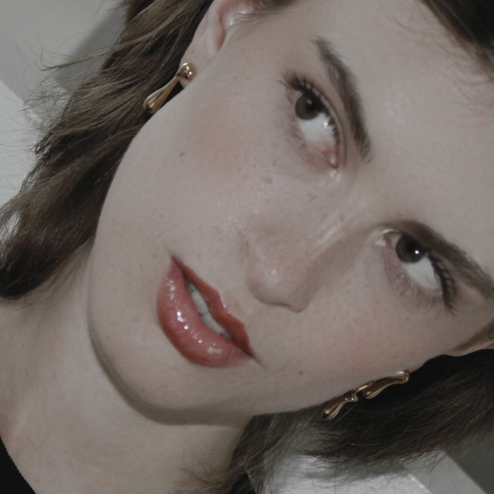 Asymmetrical Lucky ørering, vandfast - forgyldt
