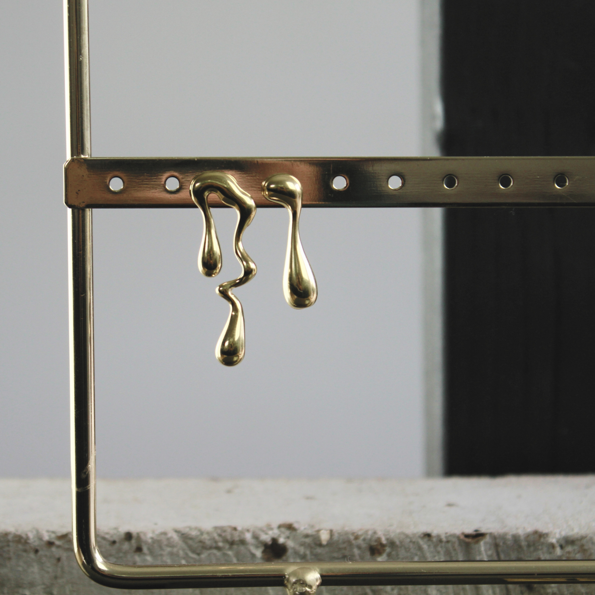 Asymmetrical Lucky ørering, vandfast - forgyldt