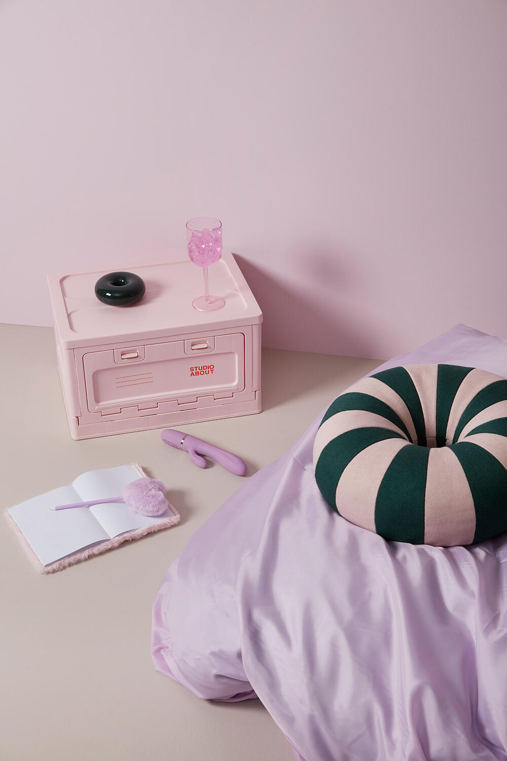 Float pyntepude, Ø40 cm - mørkegrøn/rosa