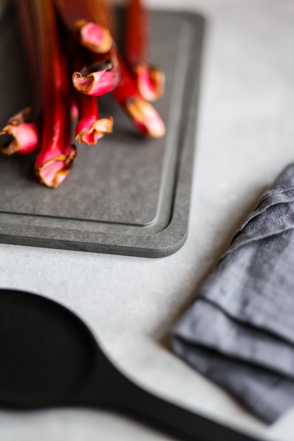 Medium skærebræt, grå - 34x21 cm