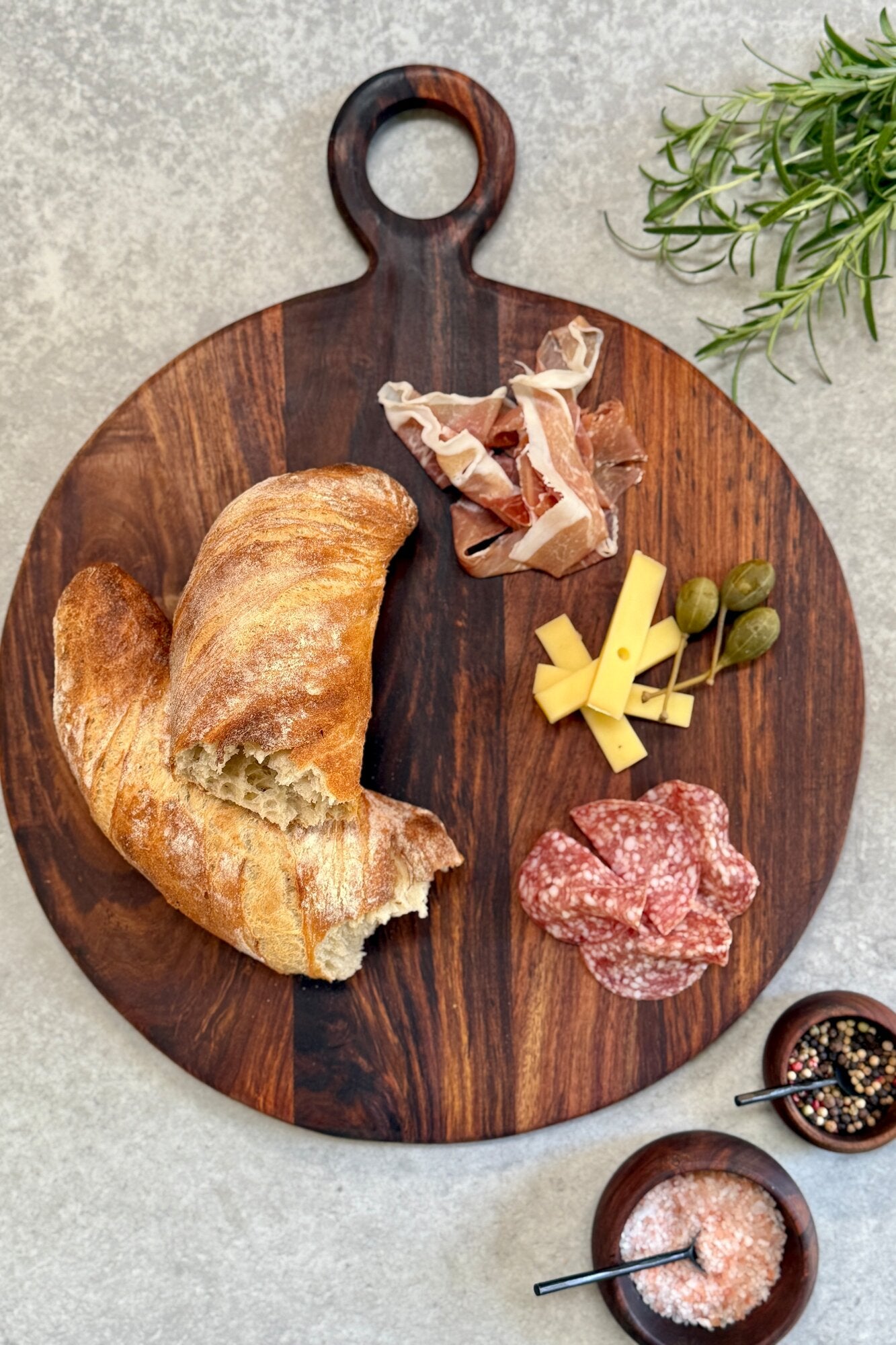 Gourmet rundt skærebræt - mørk brun