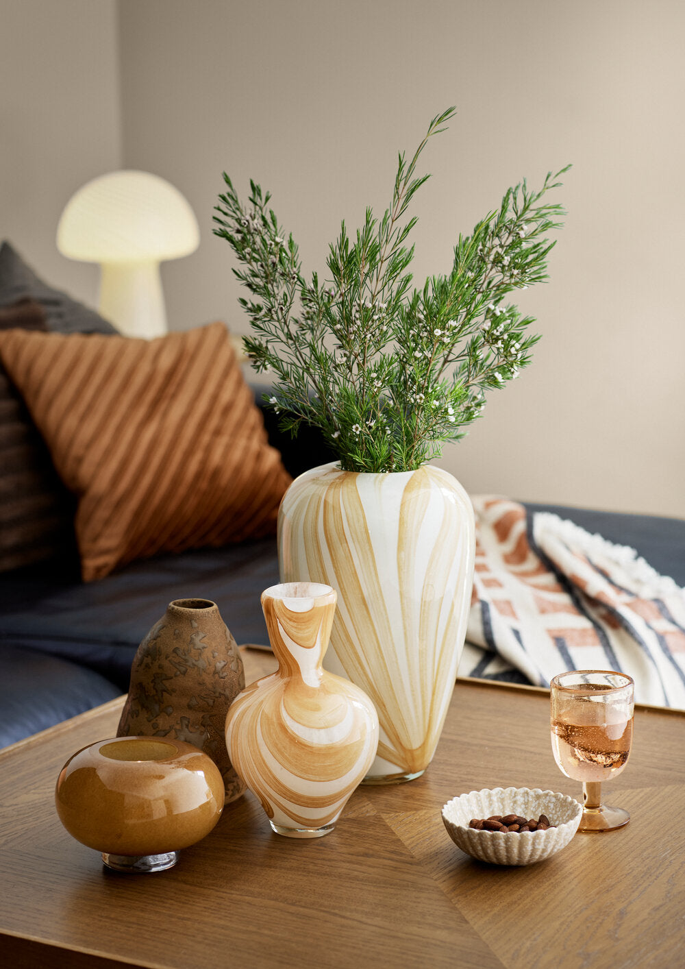 Vase med brede striber, amber/hvid - H32,5 cm.