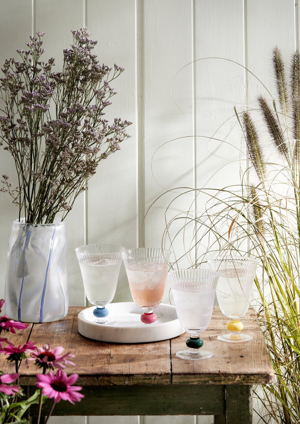 Garden drikkeglas på fod, klar/blå - H13,5 cm.