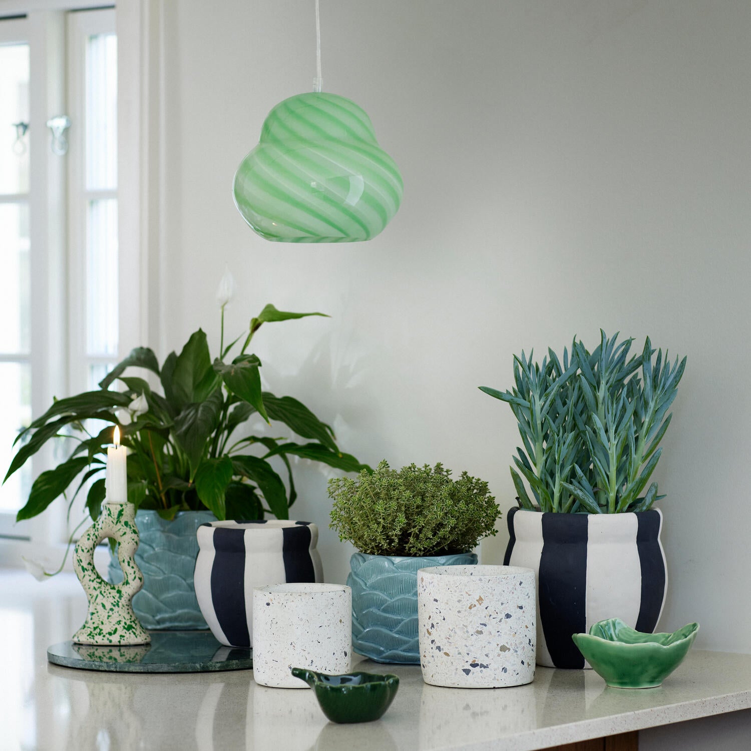 Terrazzo urtepotteskjuler, hvid - Ø13 cm.