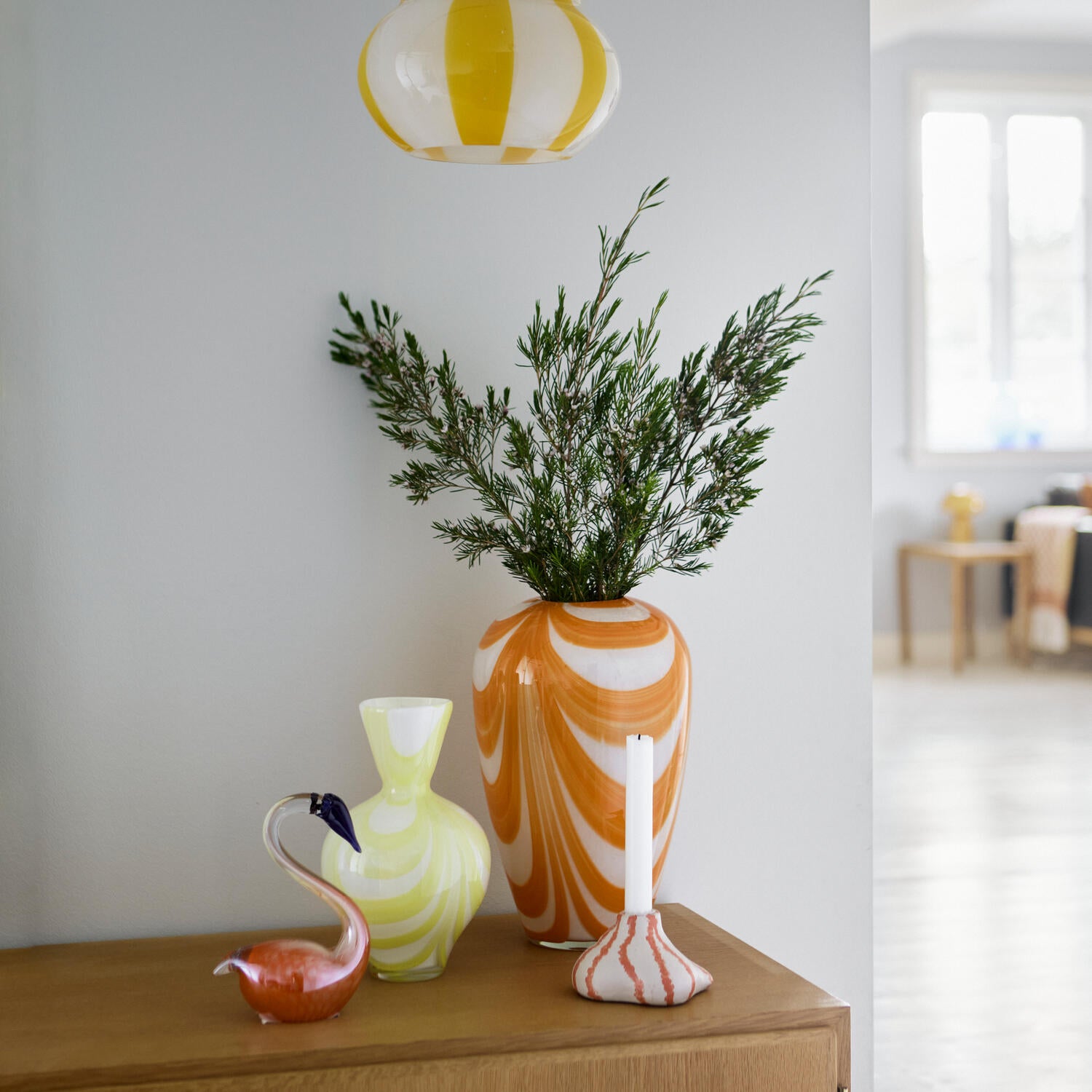 Hjerte formet vase, gul - H23,5 cm.