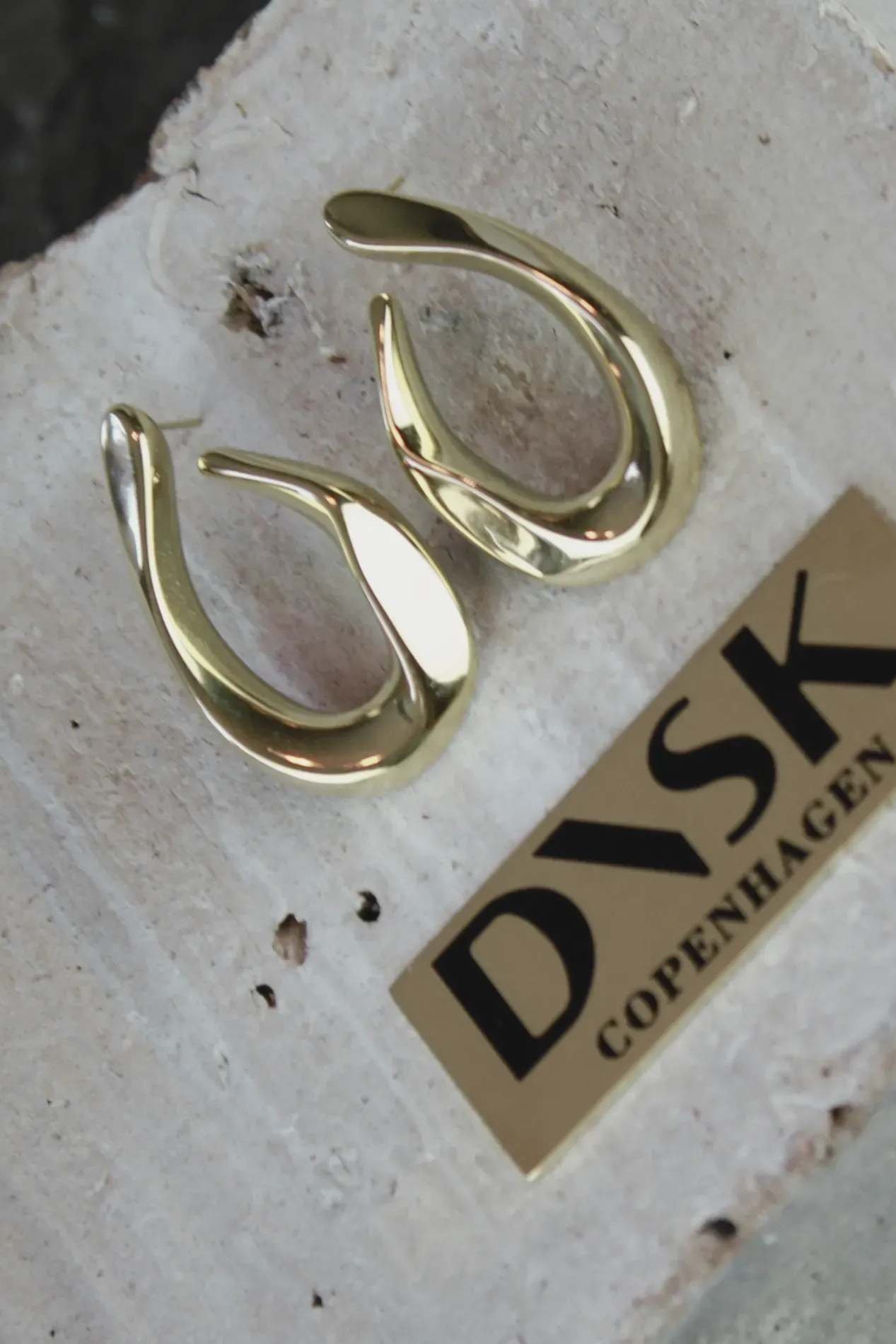 V Shape Statement øreringe - forgyldt