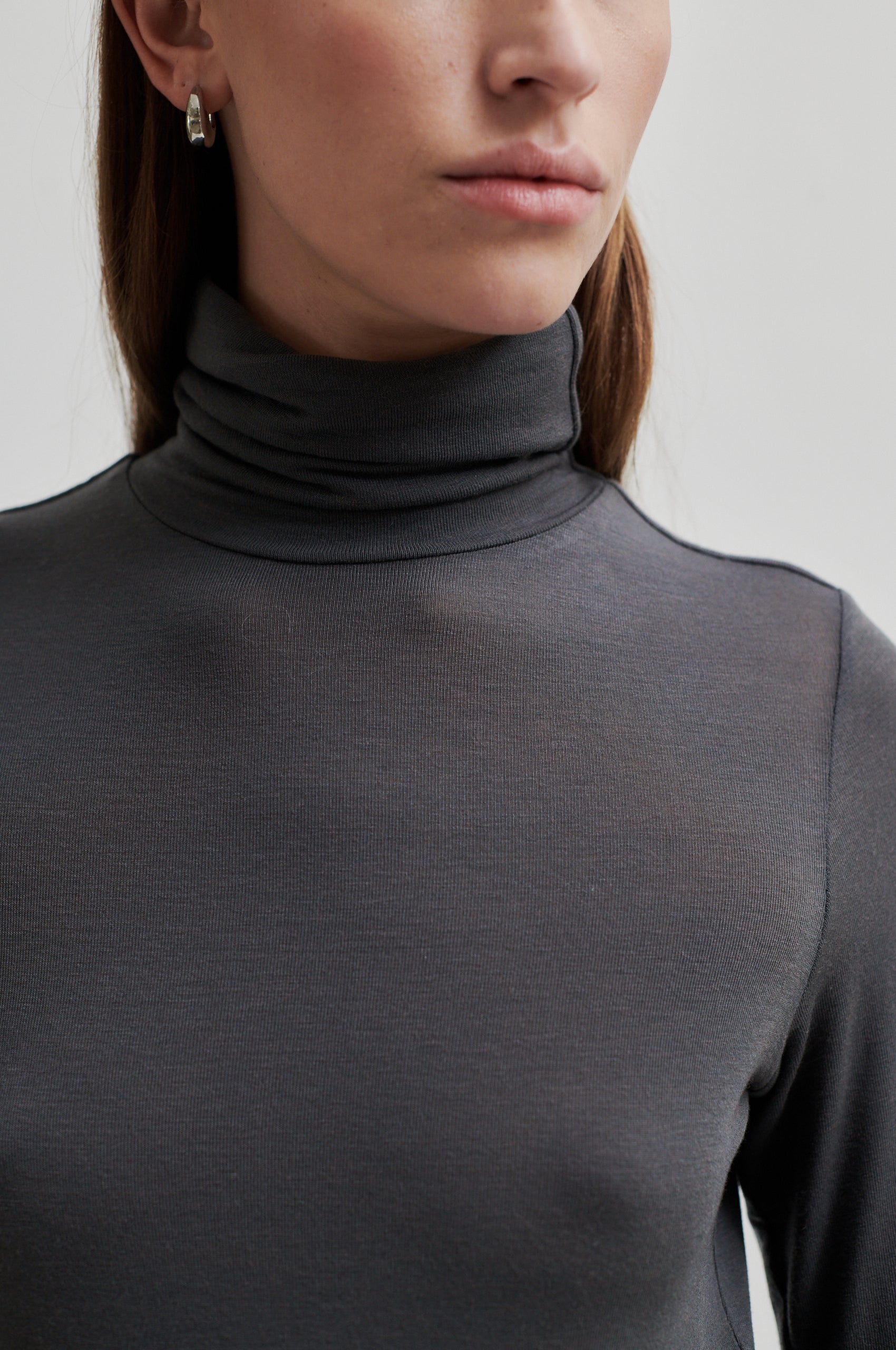 Matima T-Neck langærmet t-shirt - Volcanic Ash