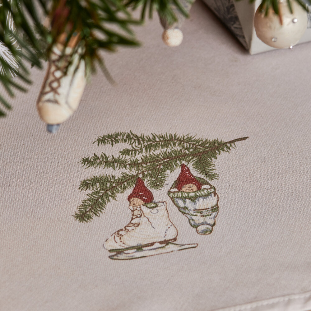 Nisserik juletræstæppe - Ø140 cm.