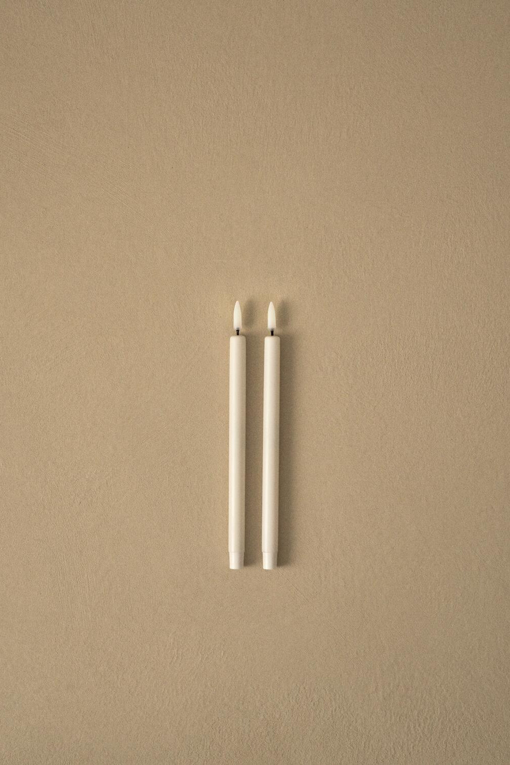 LED kertelys, hvid - H: 20 cm.