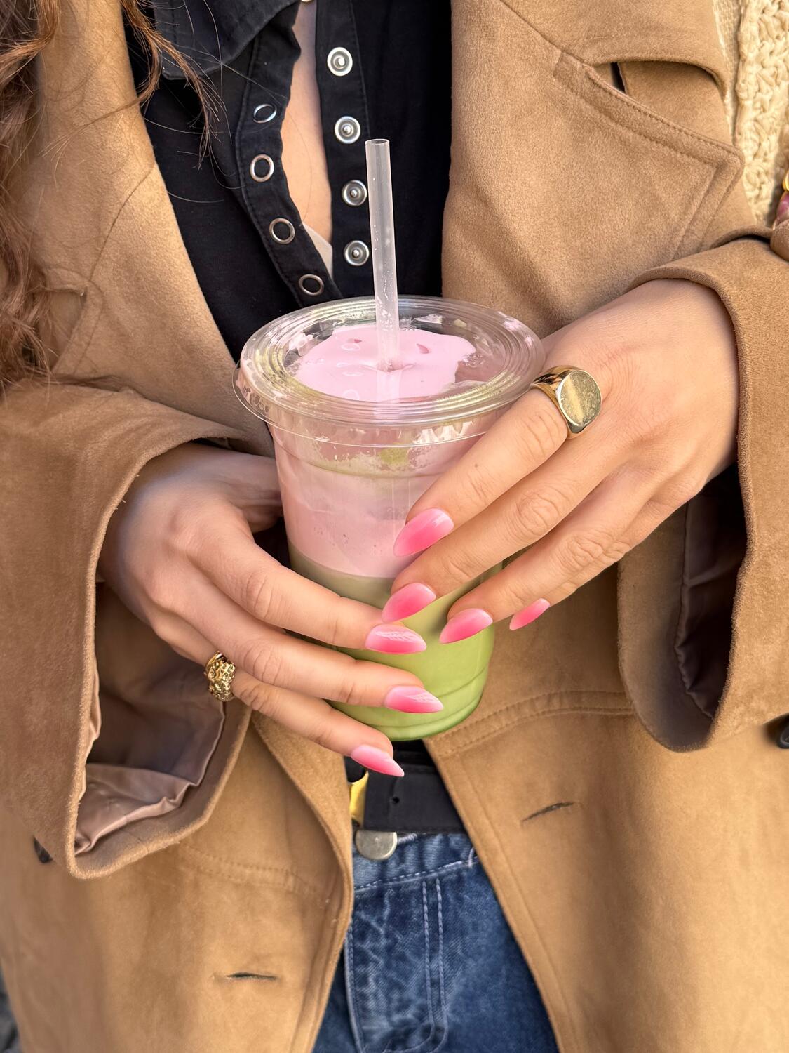 Love Aura Medium Almond press on negle