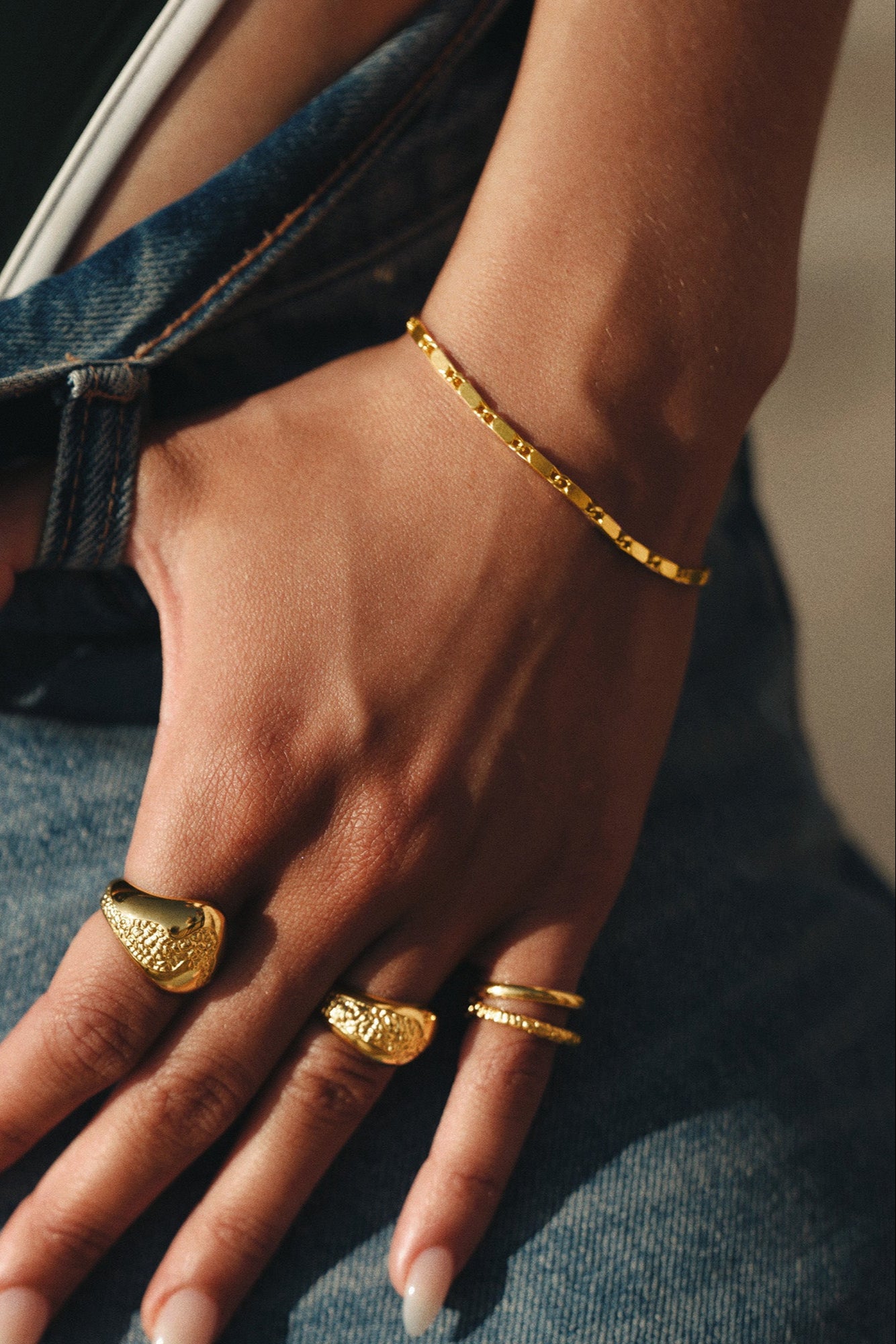 Large Essentia armbånd - forgyldt