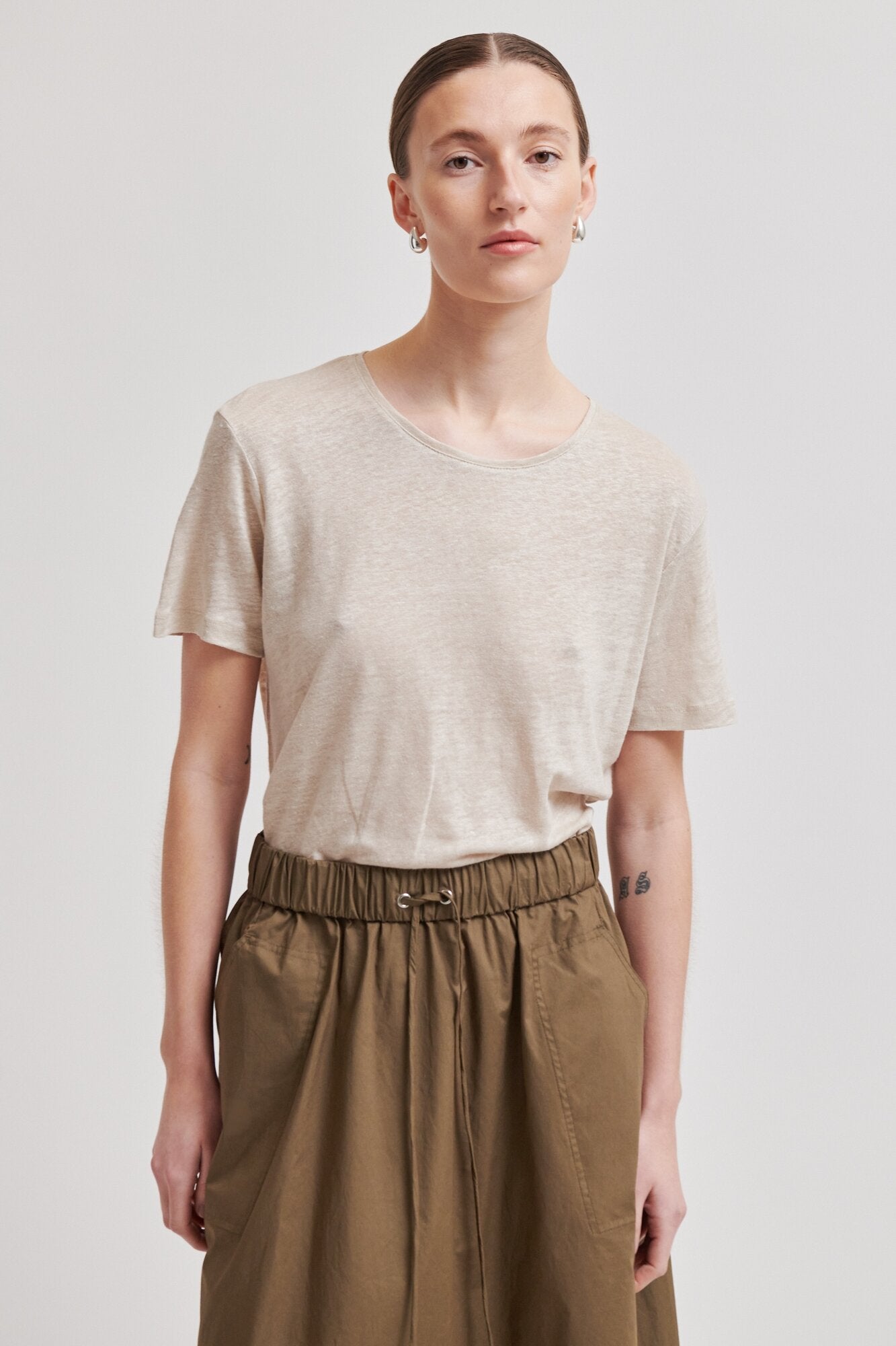 Peony O-Neck t-shirt - Plaza Taupe