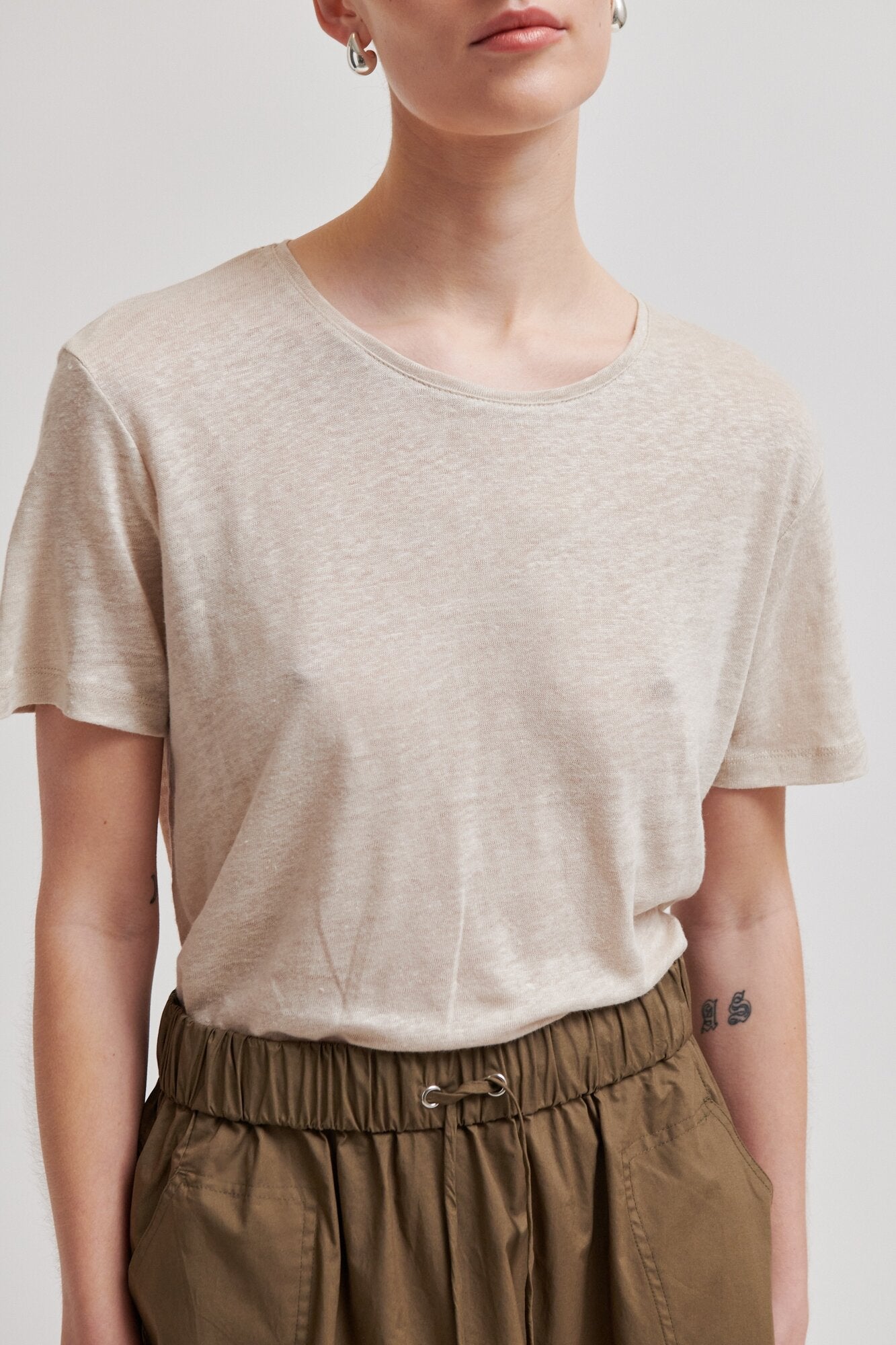 Peony O-Neck t-shirt - Plaza Taupe
