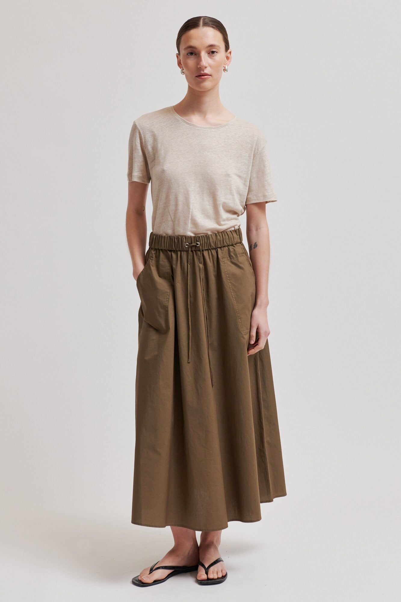 Peony O-Neck t-shirt - Plaza Taupe