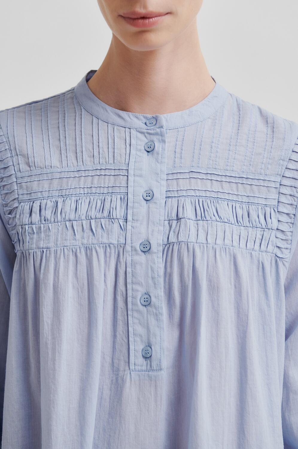 Maise bluse - Brunnera Blue