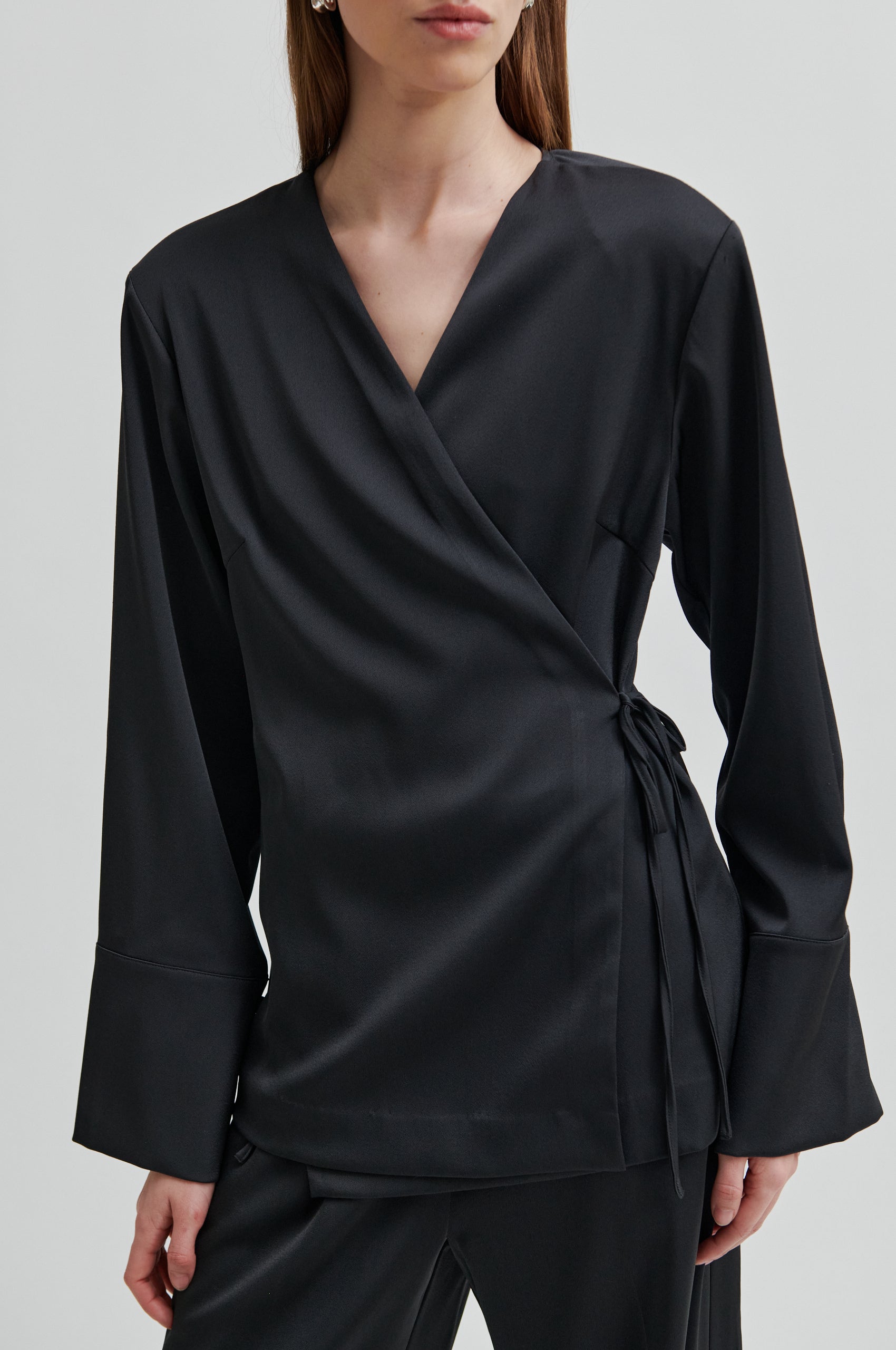 Glari Wrap bluse - Black Sand