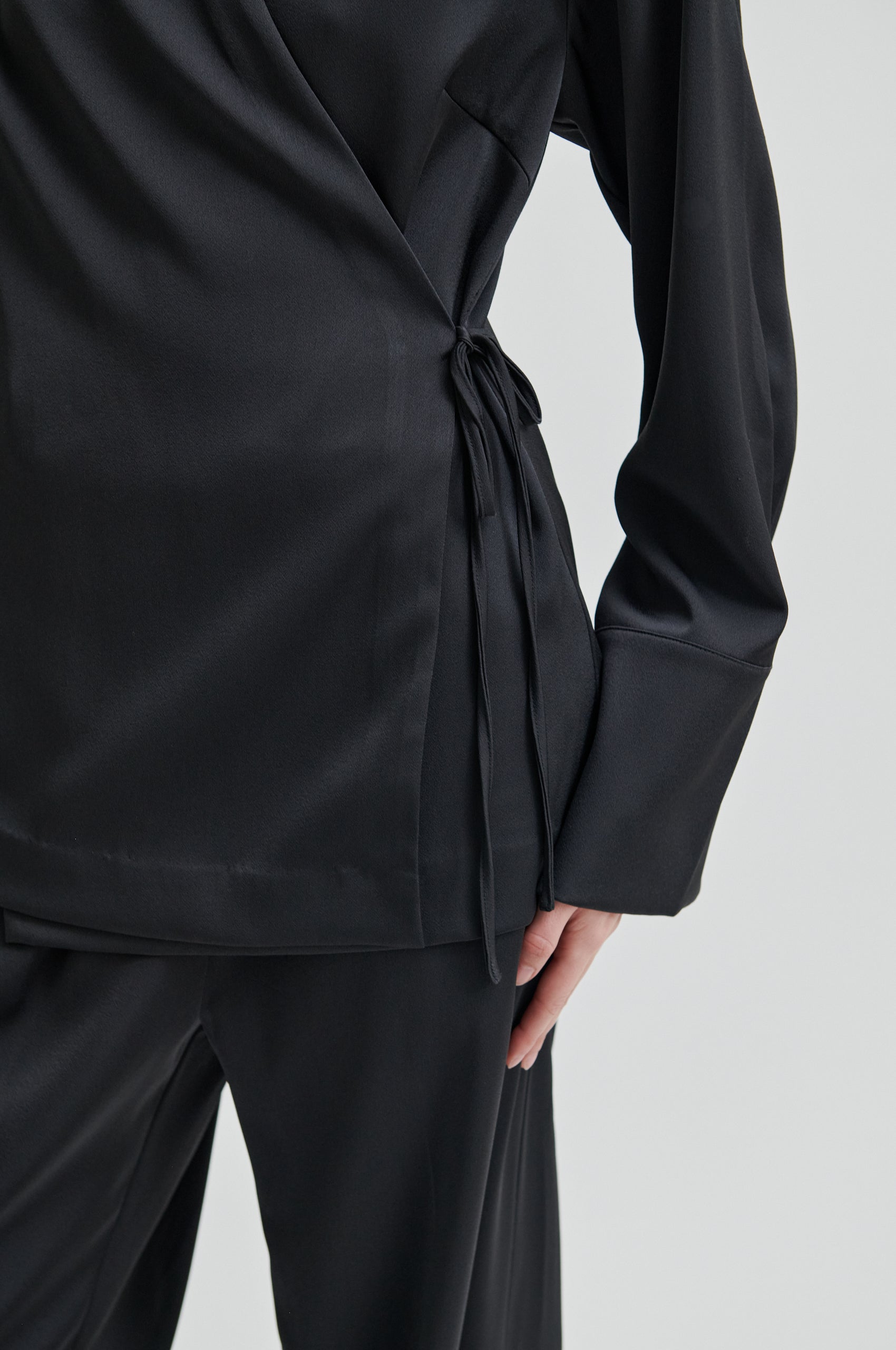 Glari Wrap bluse - Black Sand