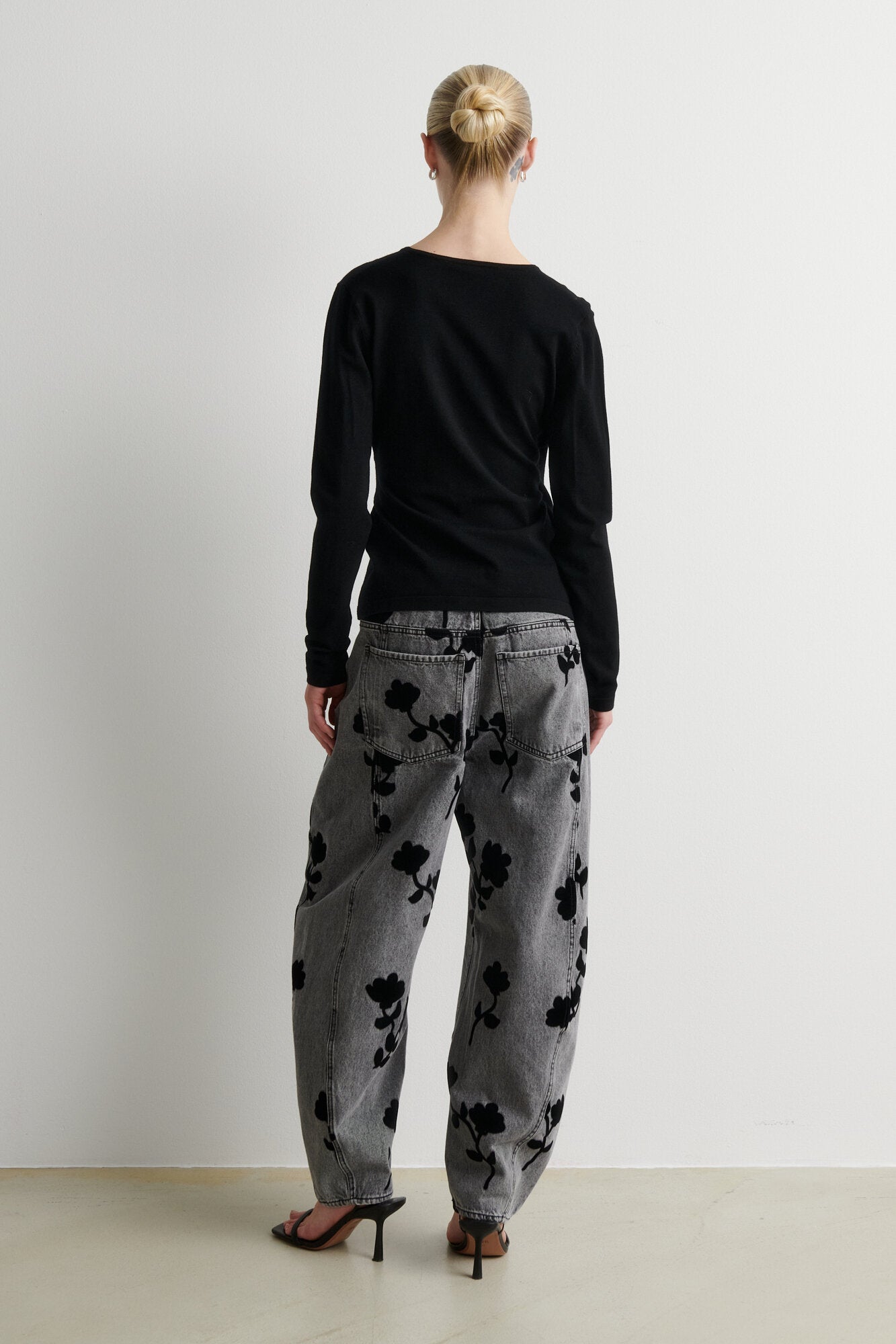 Stina Wrap V-Neck striktrøje – sort