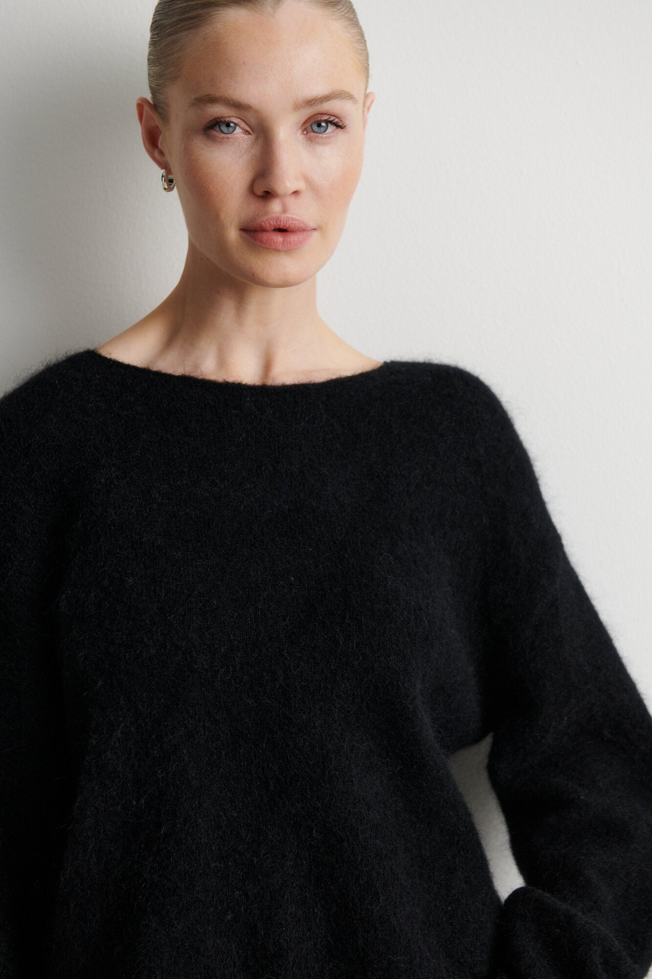 Brook Lace O-Neck striktrøje – sort
