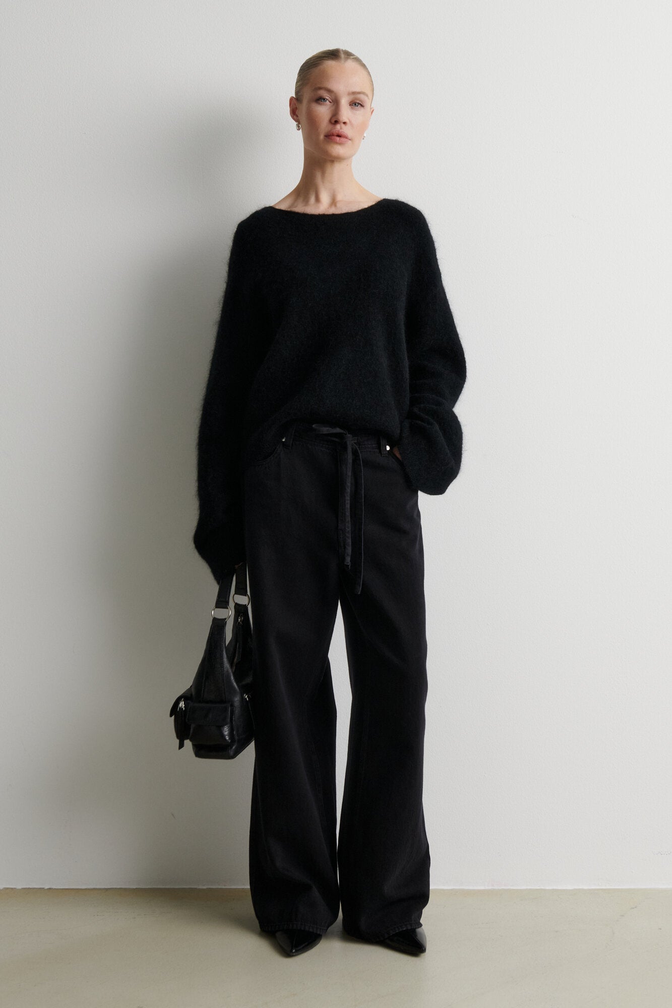Brook Lace O-Neck striktrøje – sort