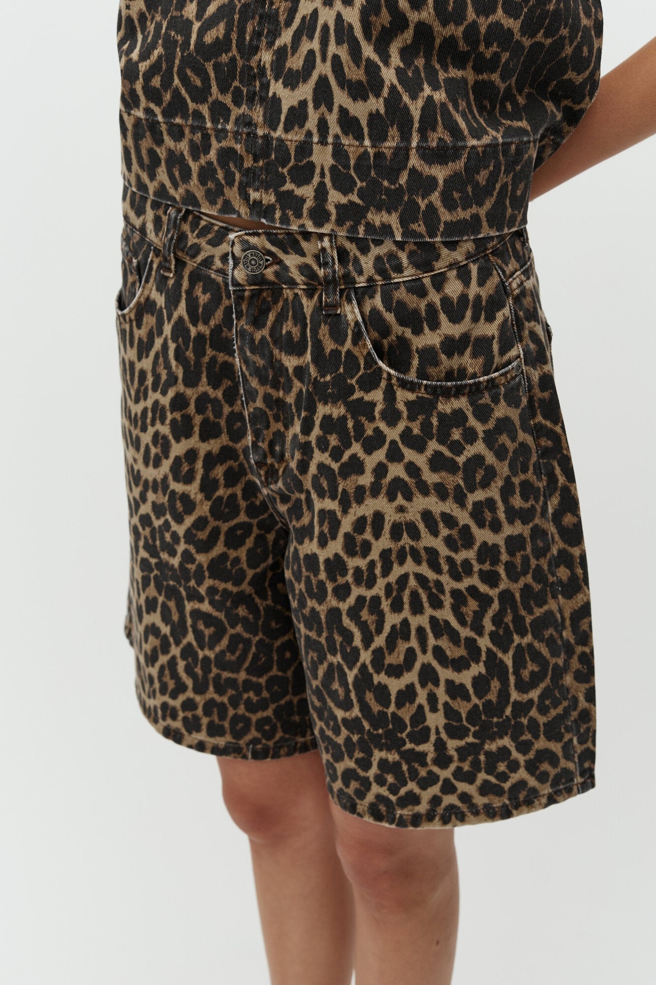 Talina shorts - V56 Leopard Mist