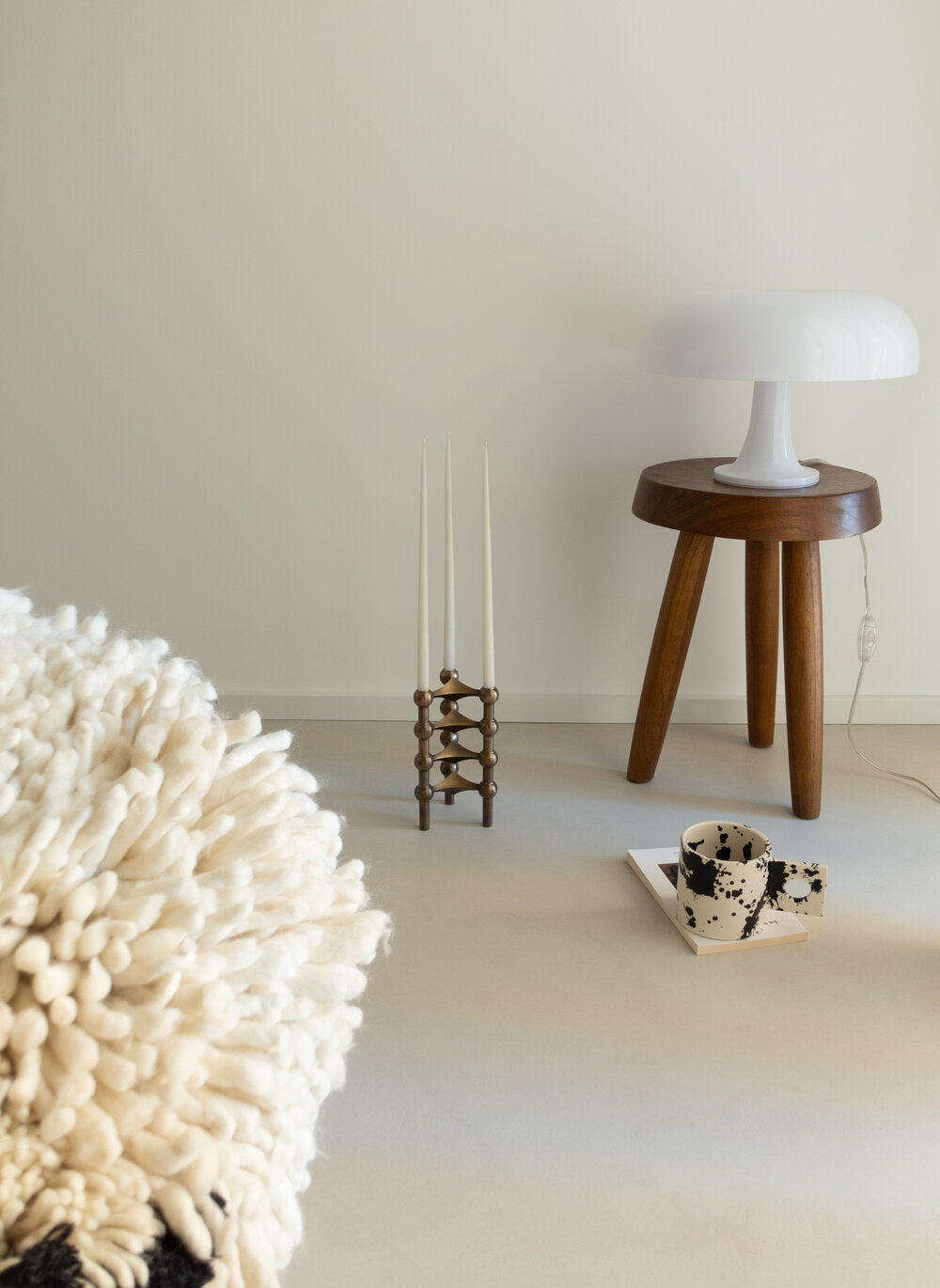 Nagel lysestage - bruneret messing