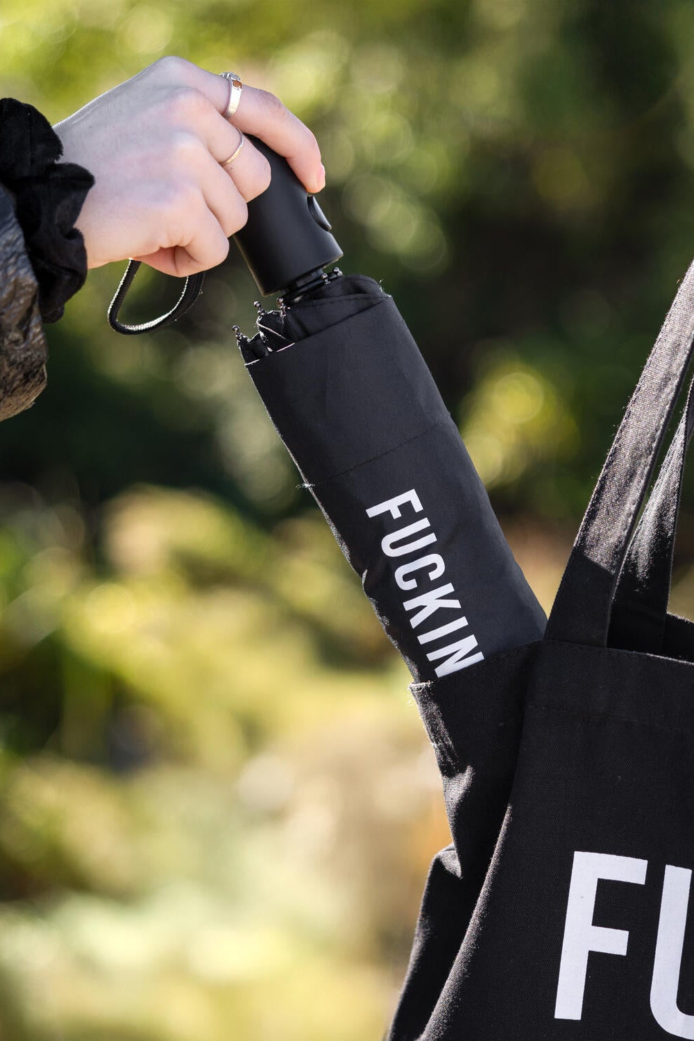 Fucking Rain foldbar paraply - sort