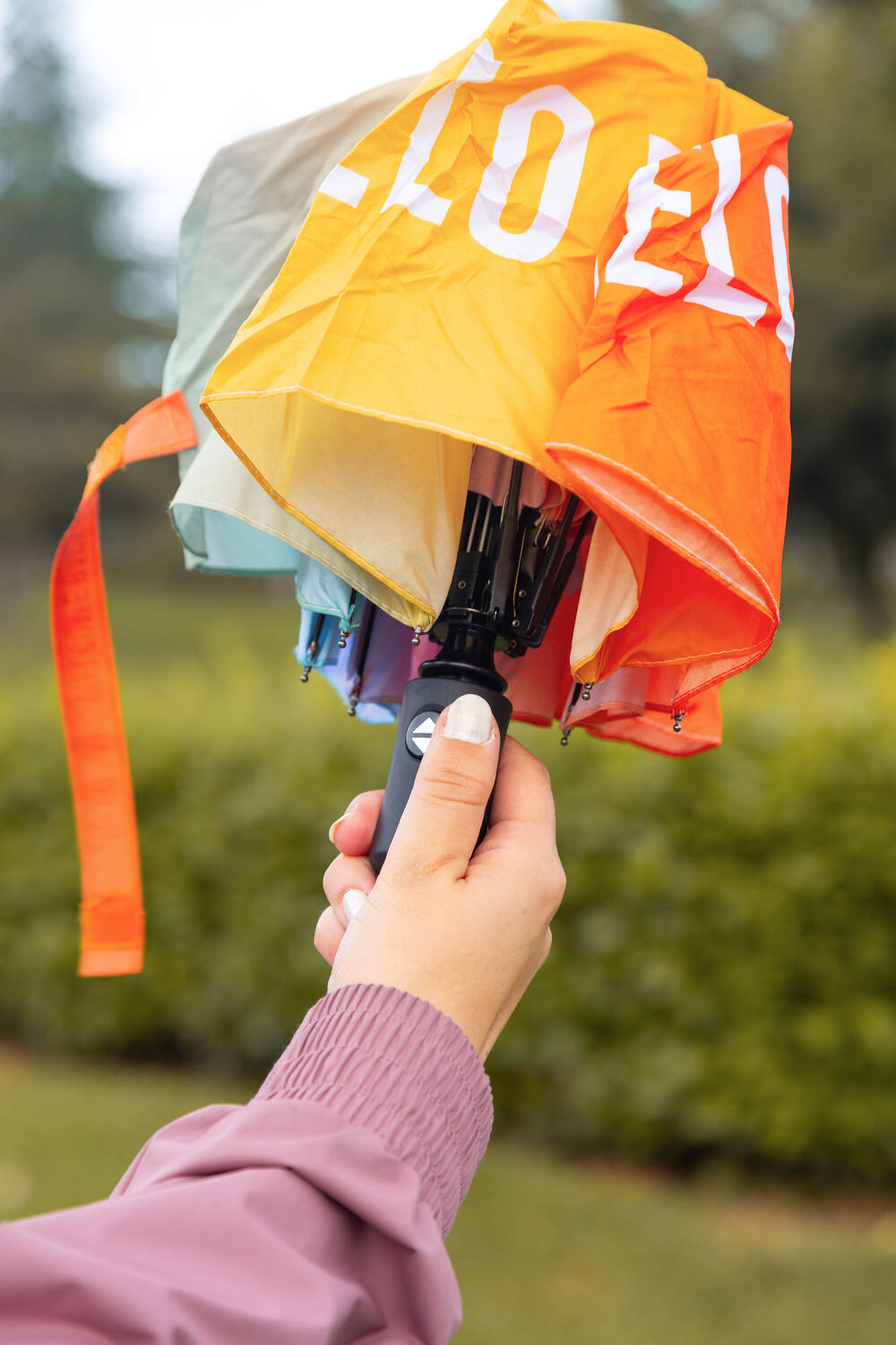Hello Rain, Welcome Back foldbar paraply - Multicoloured