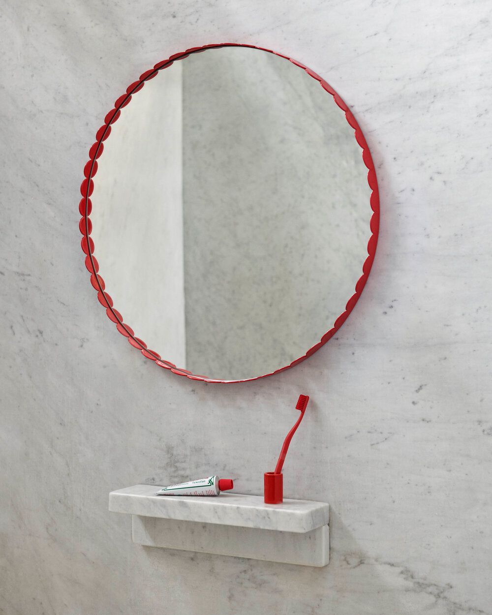 Arcs vægspejl, rød - Ø60 cm.