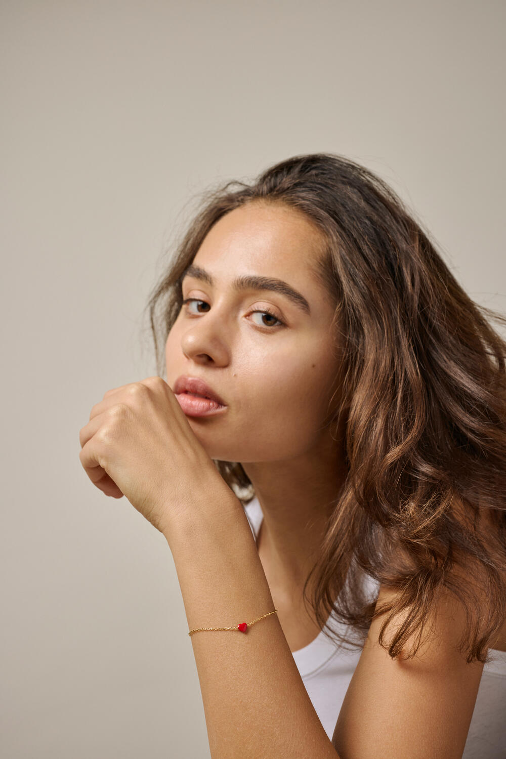 Amore armbånd - forgyldt/rød