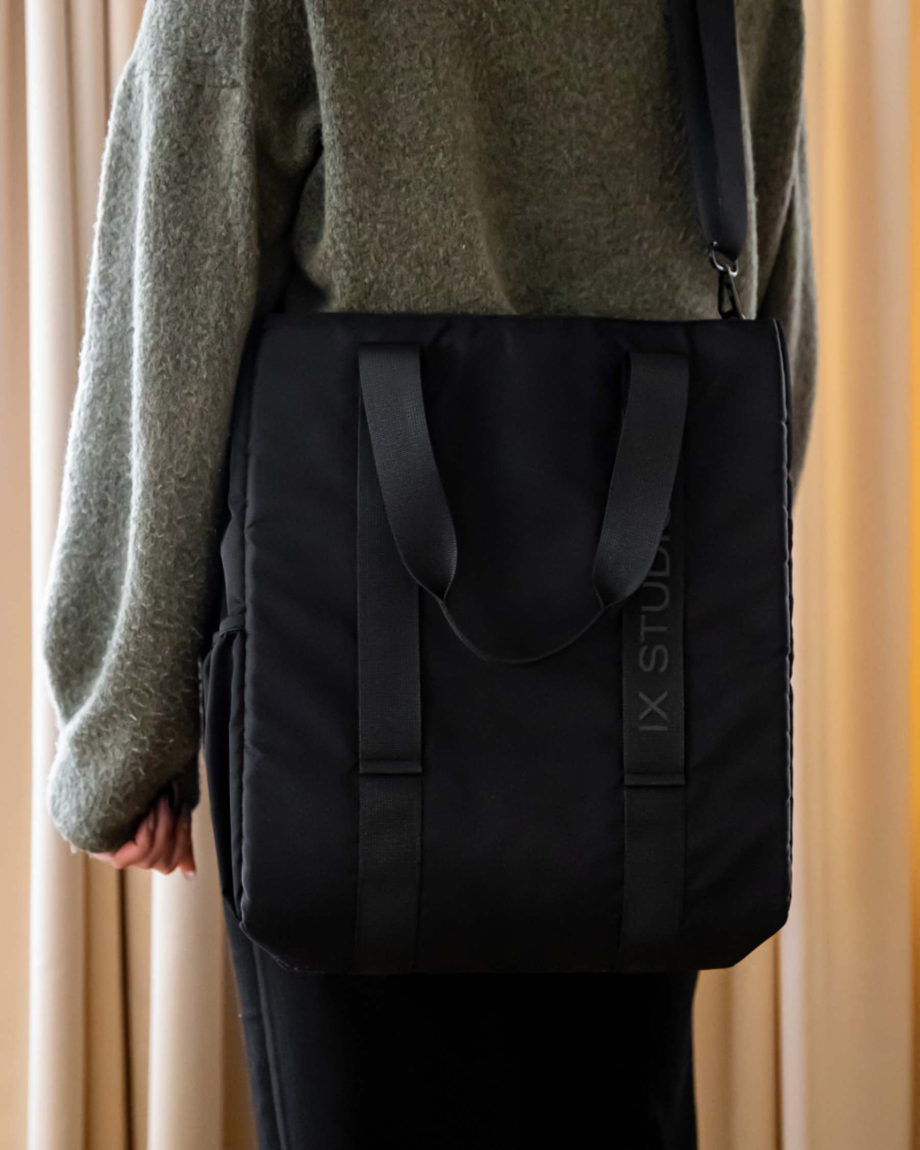 IX Nylon totebag - sort