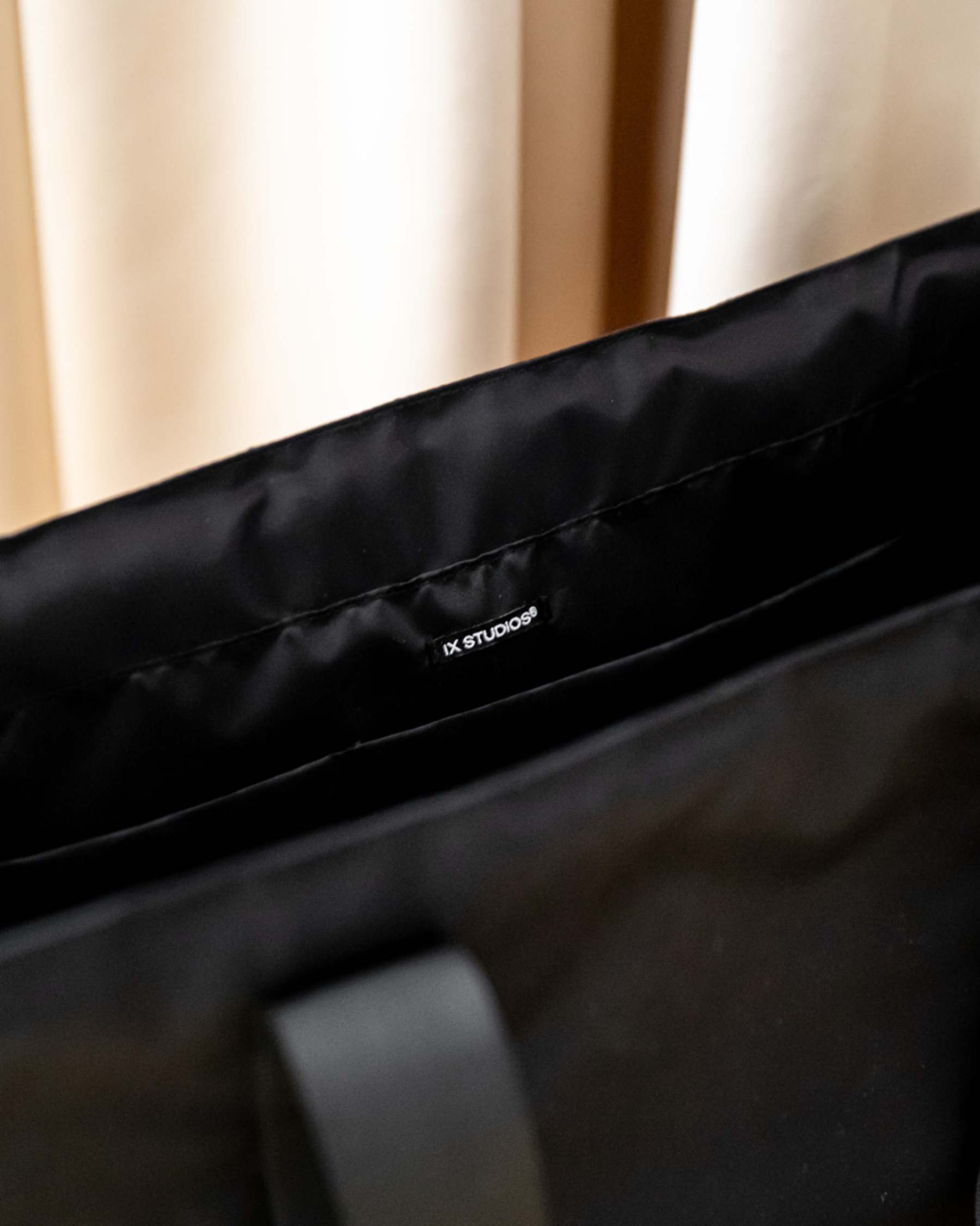 IX Nylon totebag - sort