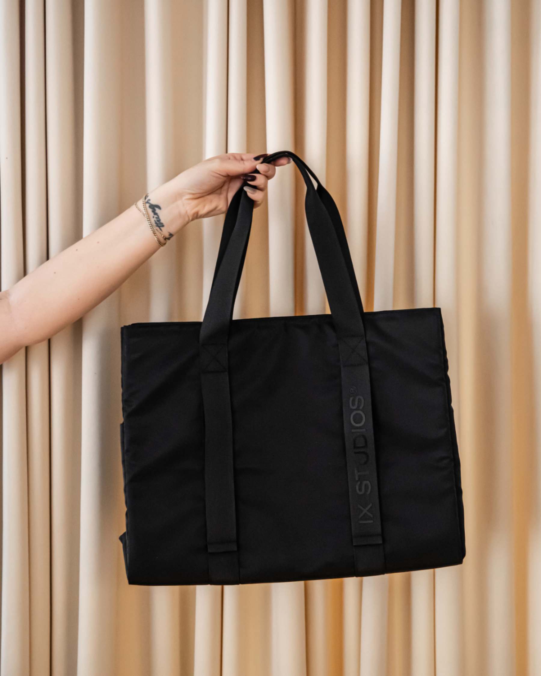 IX Nylon totebag, stor - sort