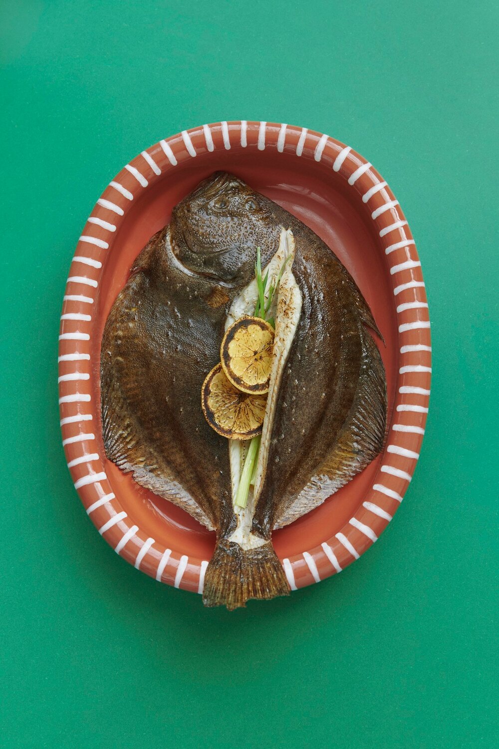 Barro Oval fad, Large - Natural with stripes