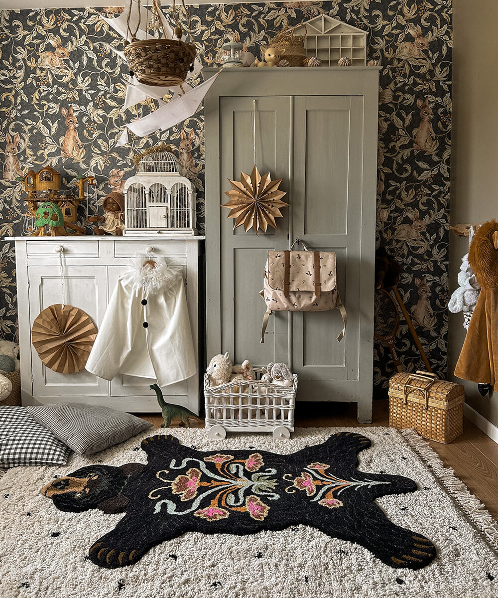 Blooming Bear gulvtæppe, Large - Black