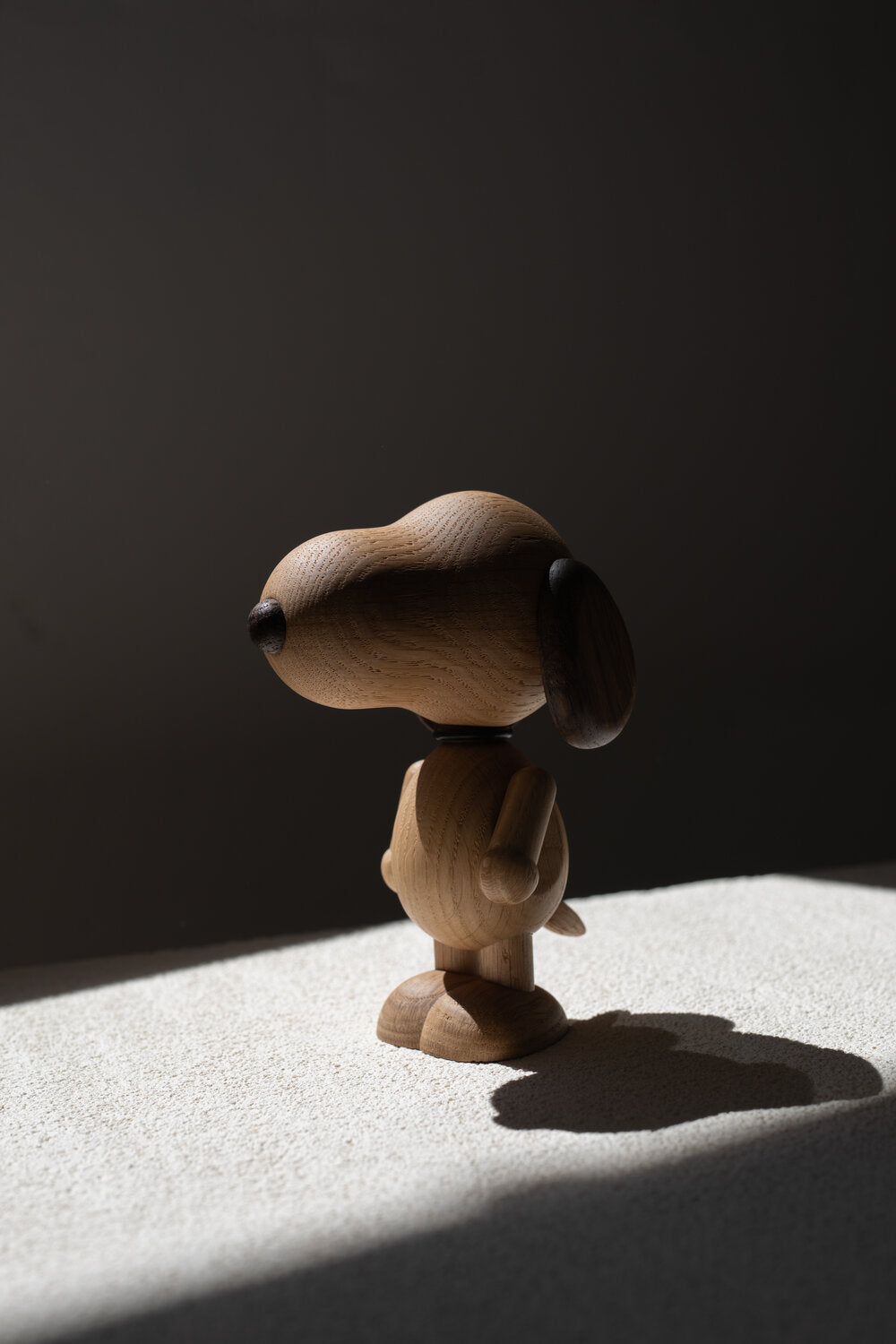 Peanut x Snoopy Smoked Oak træfigur - small