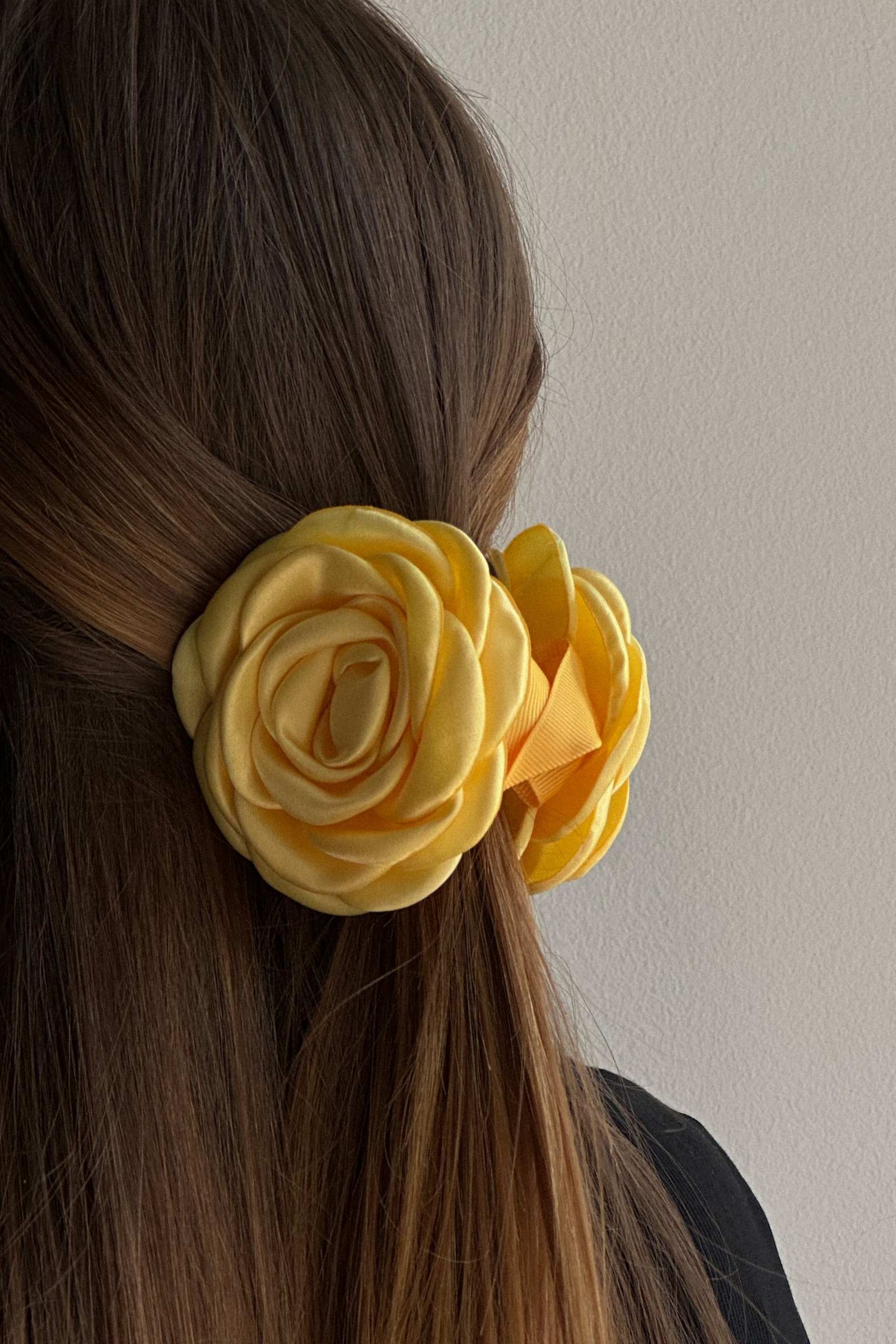 Satin Rose hårklemme, Small – gul