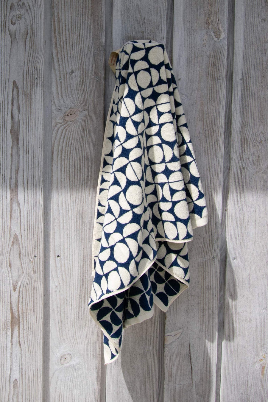 Geo håndklæde, Slate Indigo/Cream - 70x140 cm