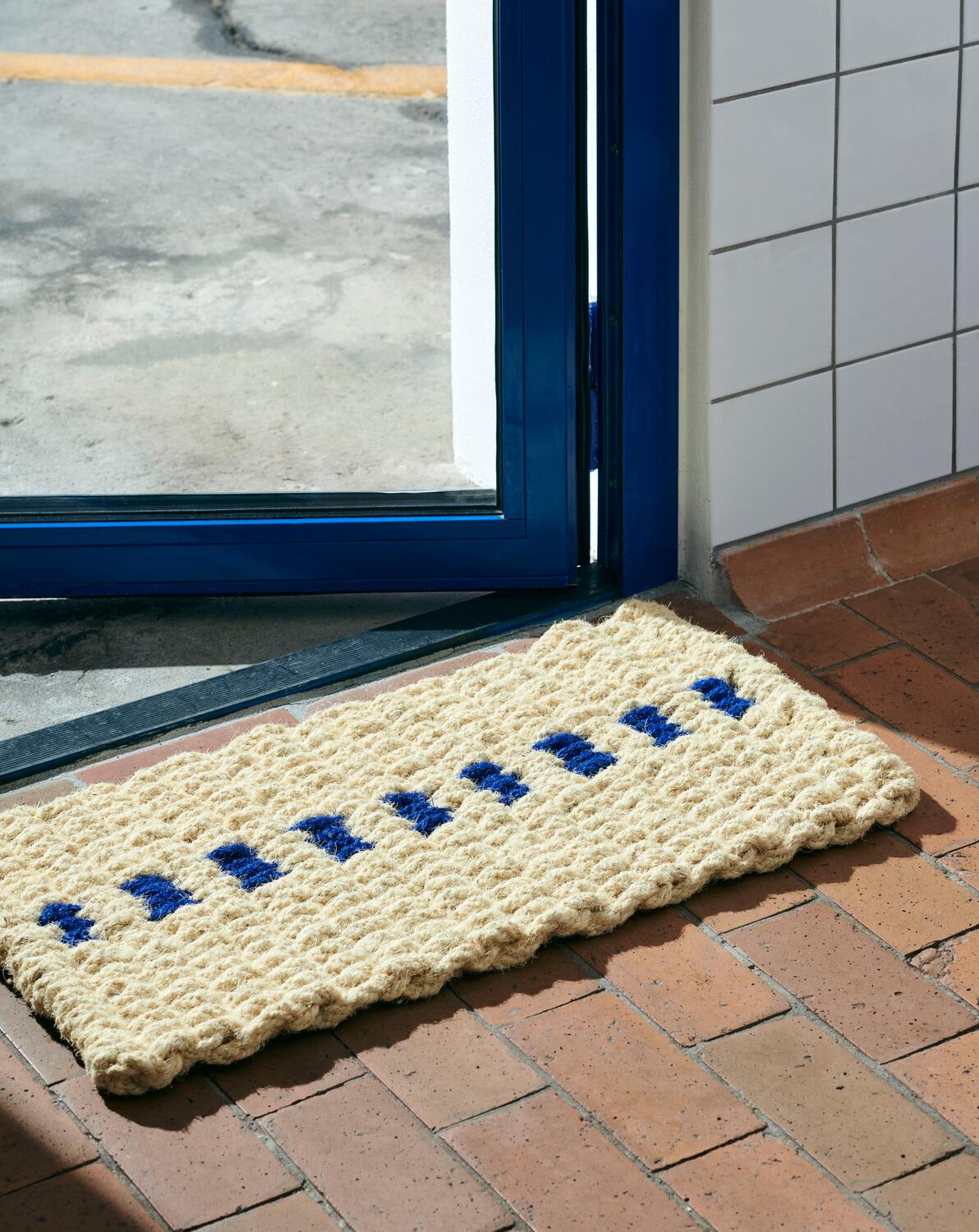 Coco dot dørmåtte, hvid/blå - B40 x L80 cm.