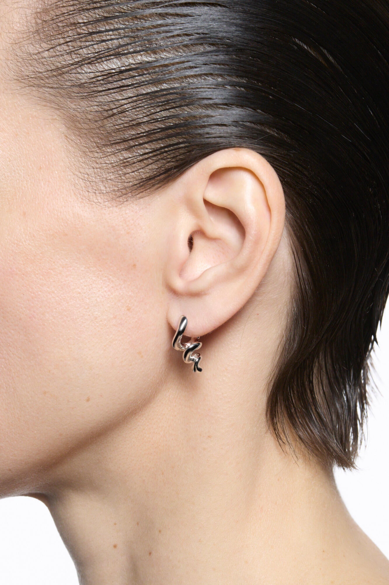 Coil Huggie ørering - sølv