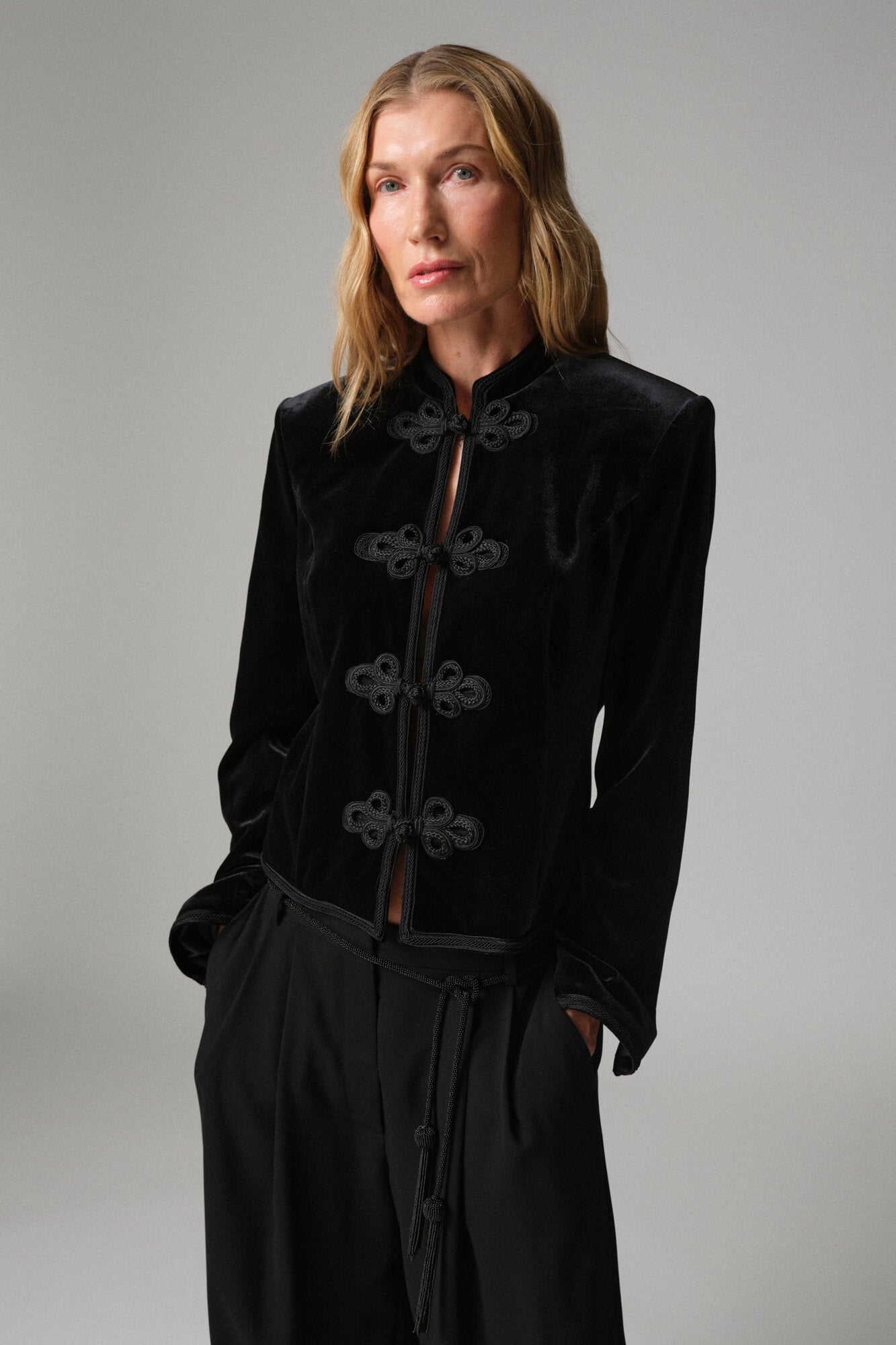 Crown Veloura figursyet blazer – Black