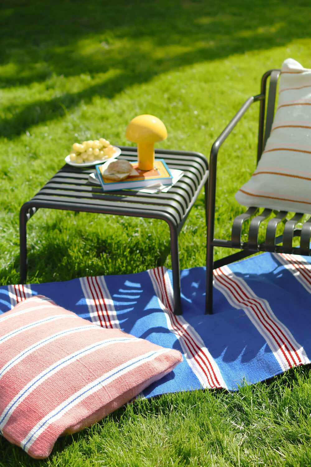 Glossy Mushroom LED bordlampe, gul - H21,5 cm.