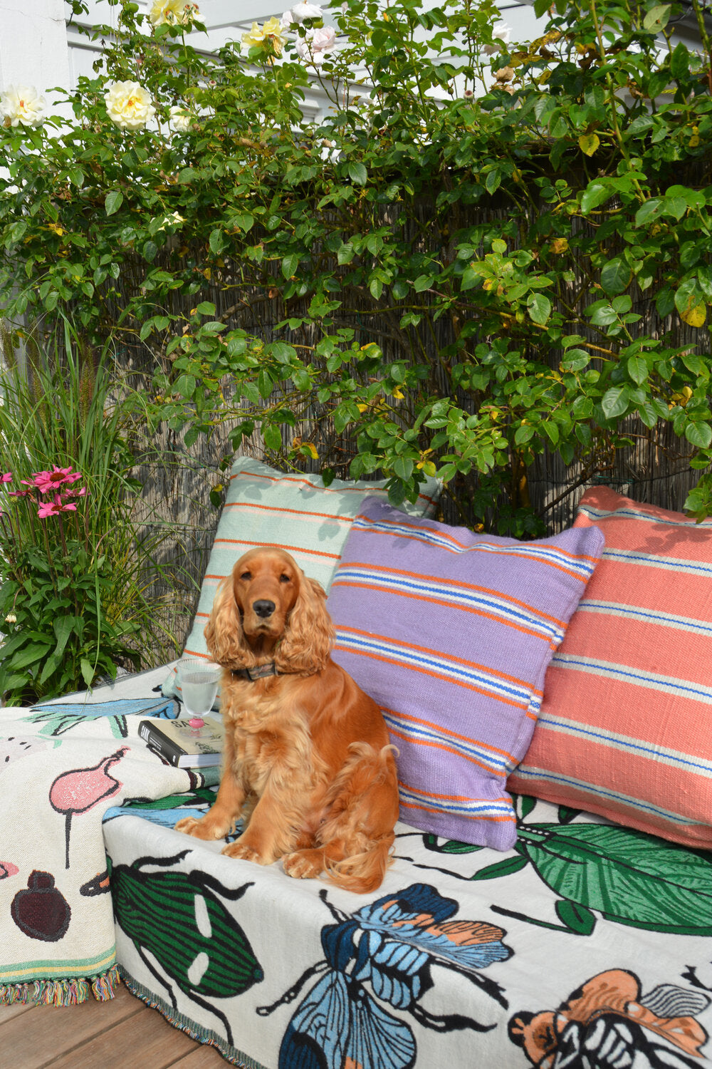 Recycle stribet pyntepude - 60x60 cm.