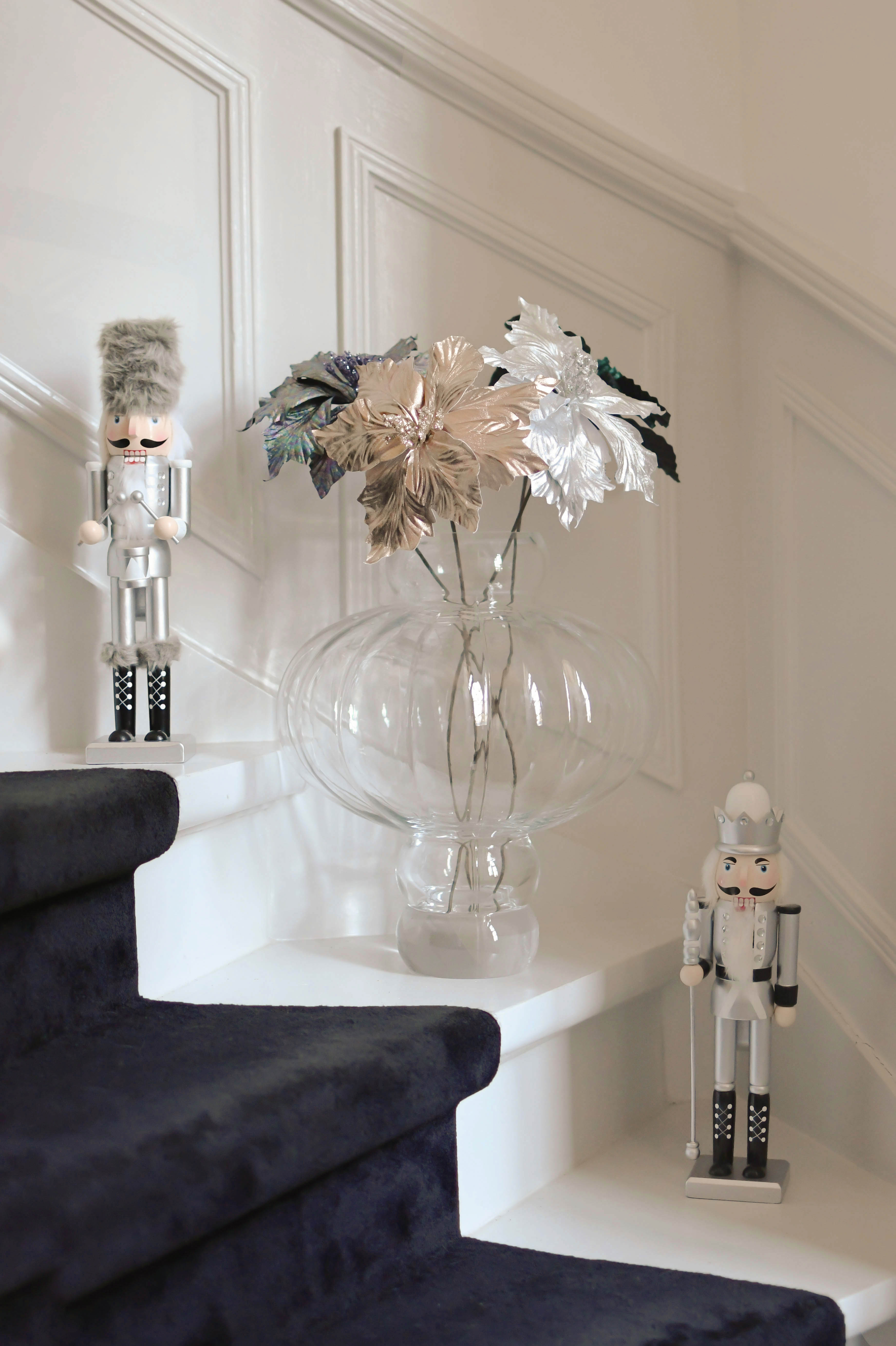 Nøddeknækker med tromme, sølvfarvet - H 38 cm